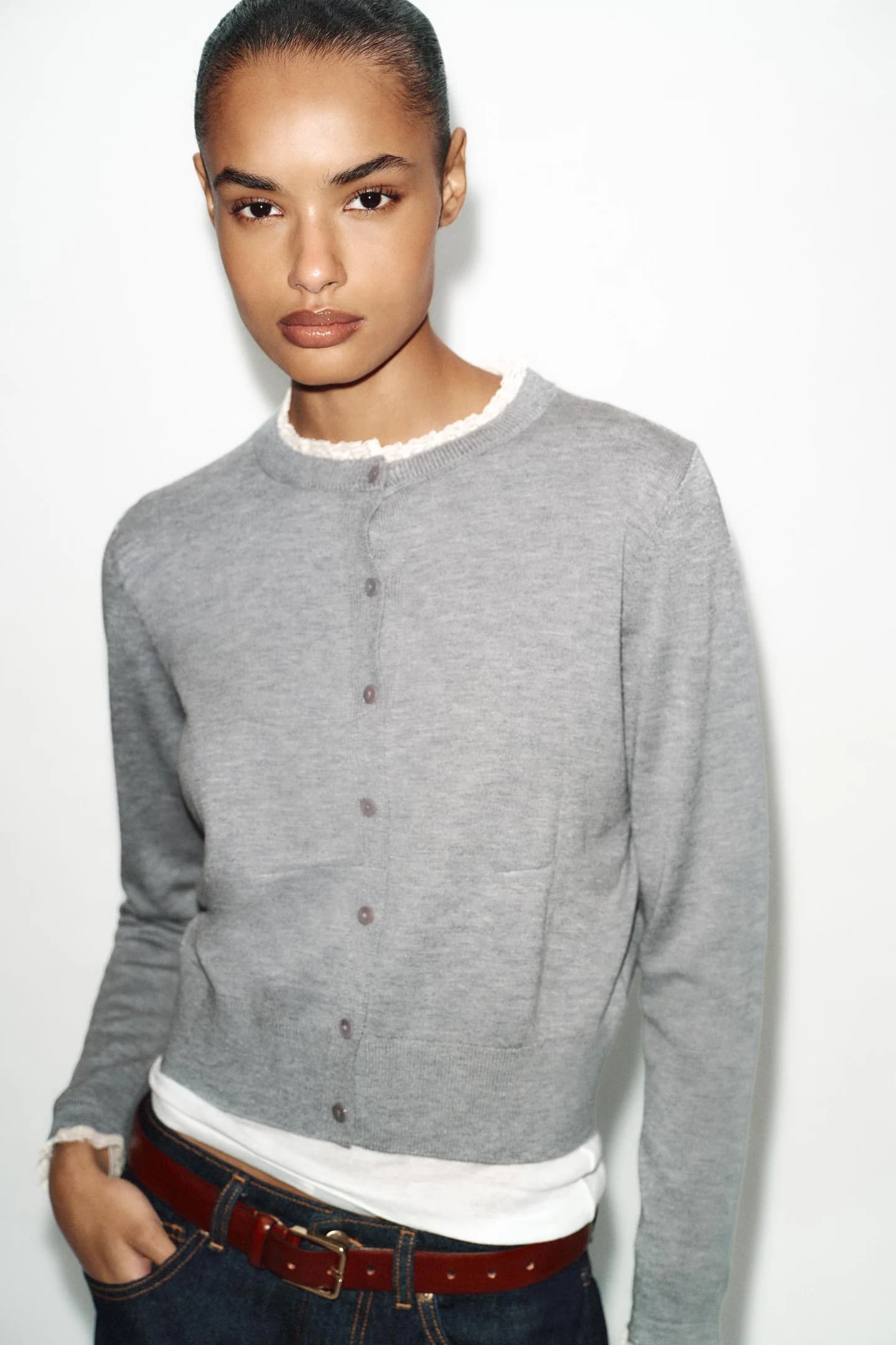 ТРИКОТАЖНЫЙ КАРДИГАН С КРУЖЕВНОЙ ОТДЕЛКОЙ