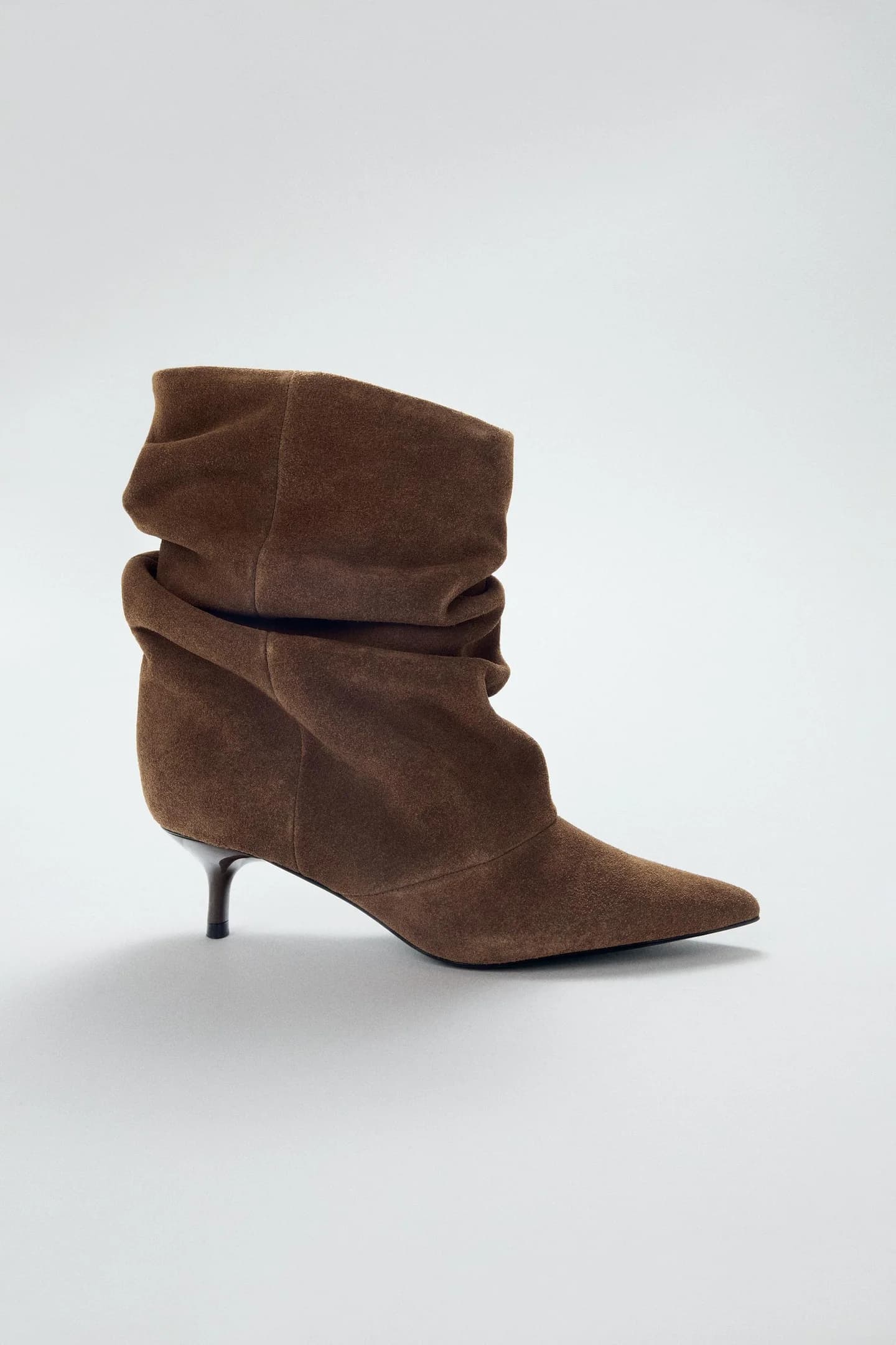 Ботильоны из спилка с рюшами