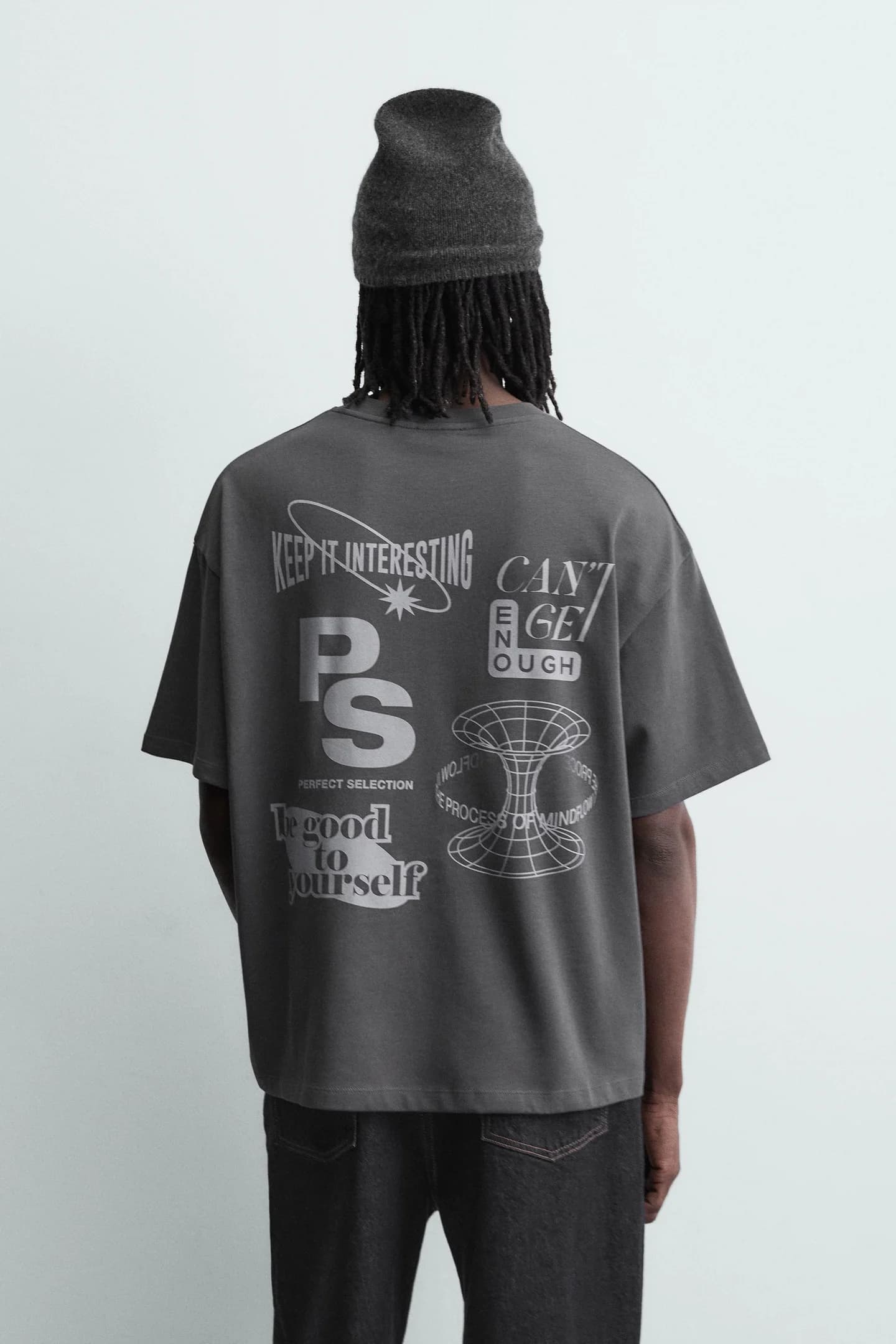 ФУТБОЛКА С КОНТРАСТНЫМ ПРИНТОМ