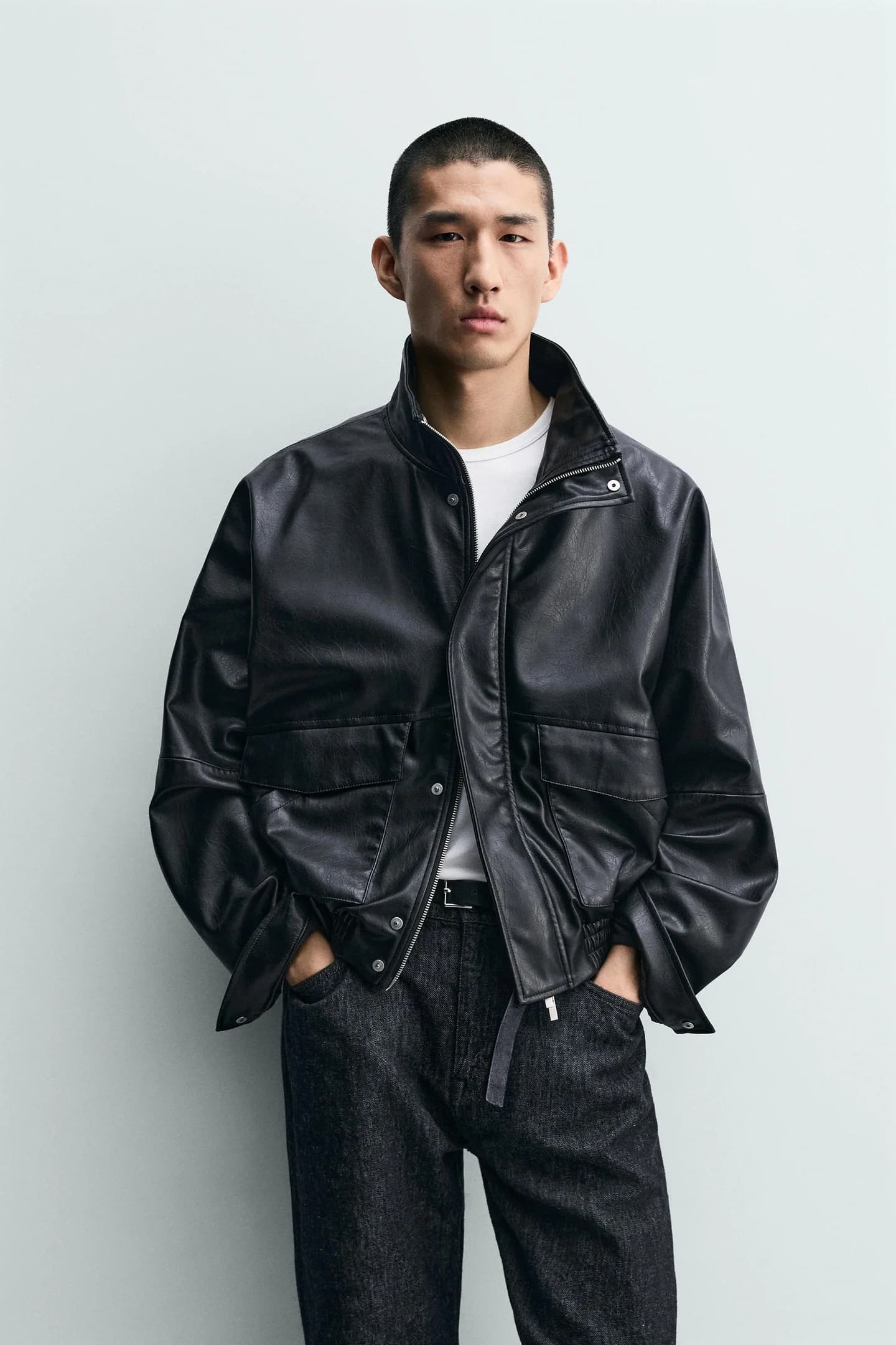 КОРОТКАЯ КУРТКА ИЗ ИСКУССТВЕННОЙ КОЖИ