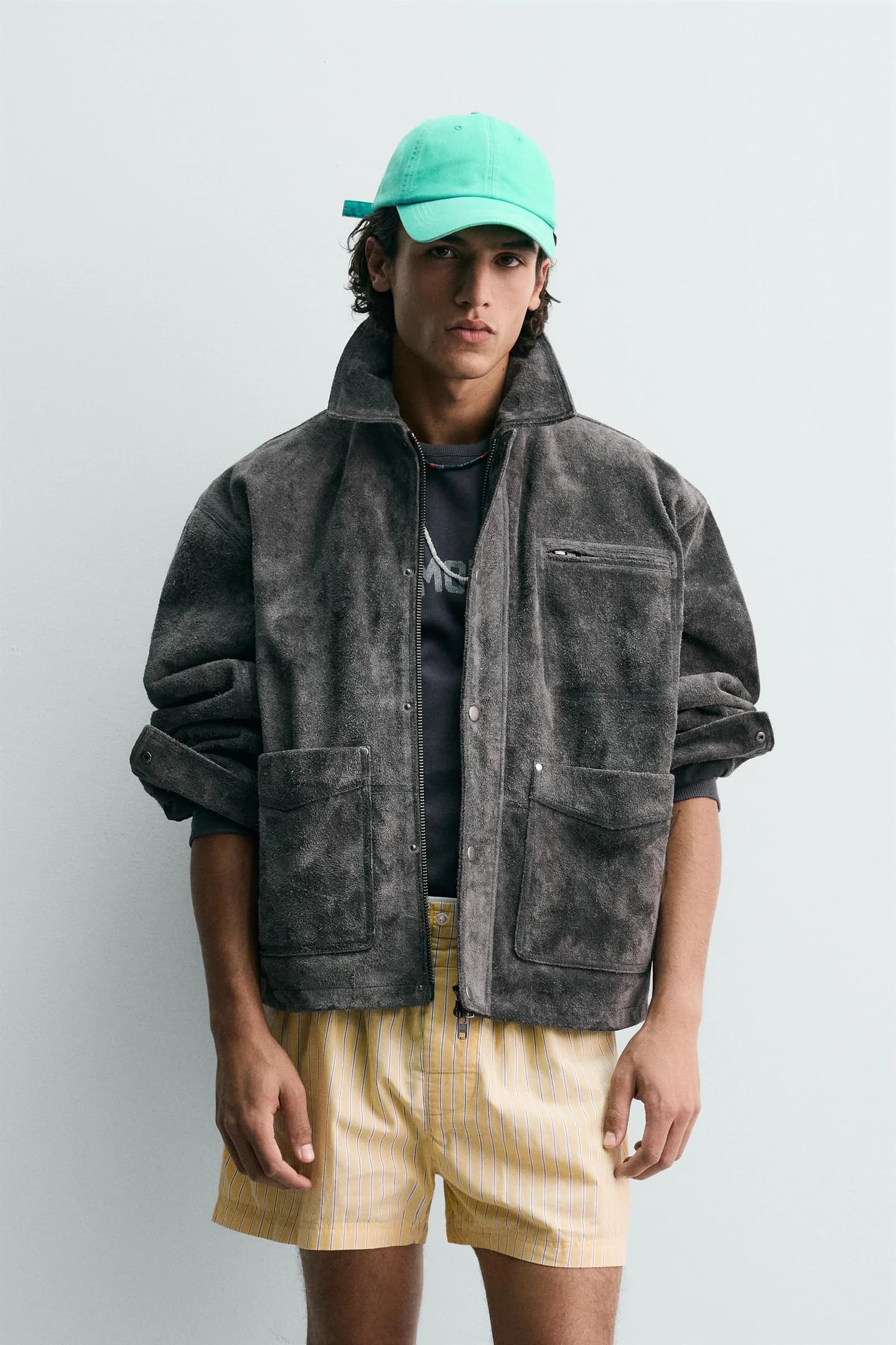 КУРТКА ИЗ ЗАМШИ СВОБОДНОГО КОЖИ, ОГРАНИЧЕННАЯ ВЫПУСКА