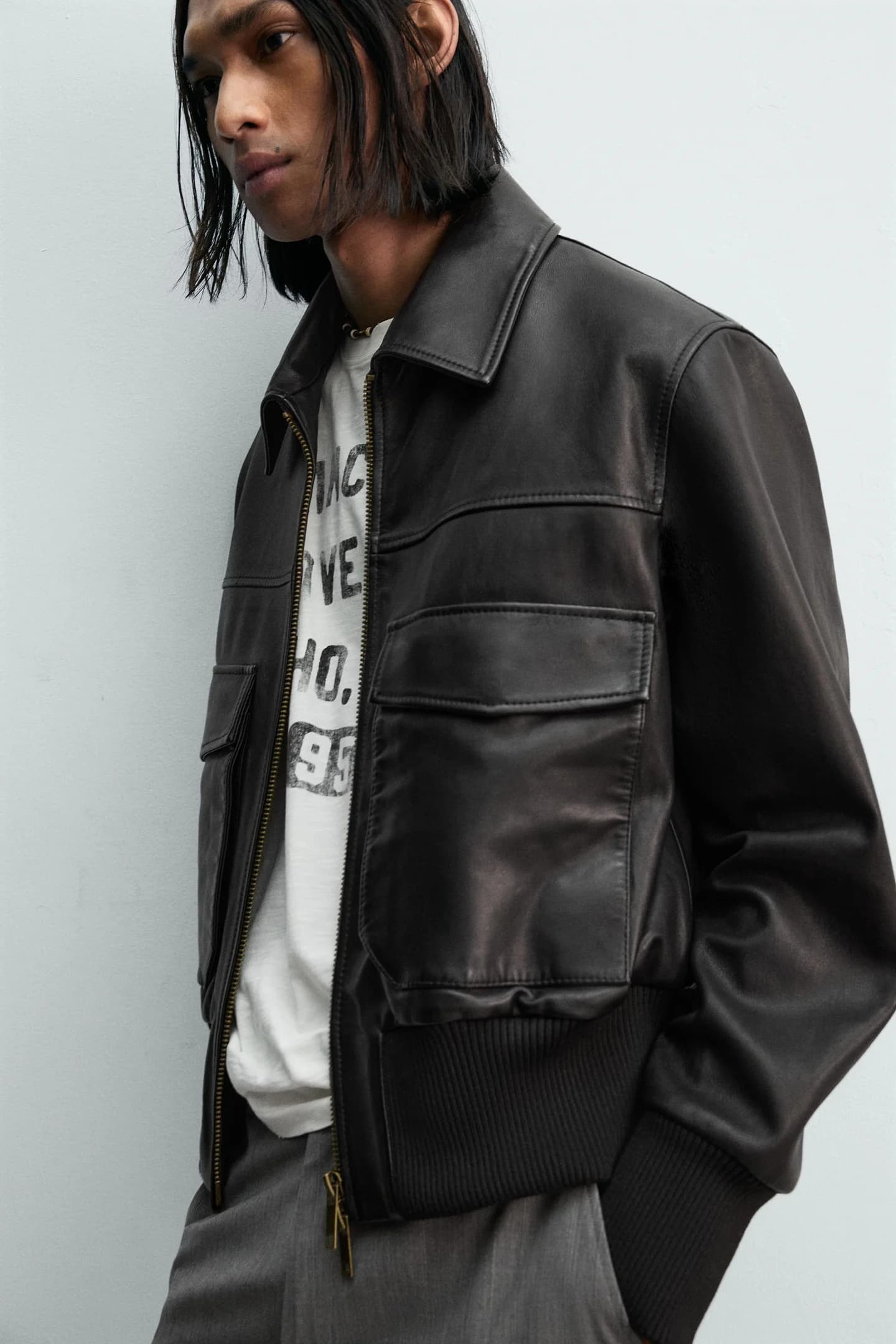 УКОРОЧЕННАЯ КОЖАНАЯ КУРТКА, ОГРАНИЧЕННАЯ ВЫПУСК