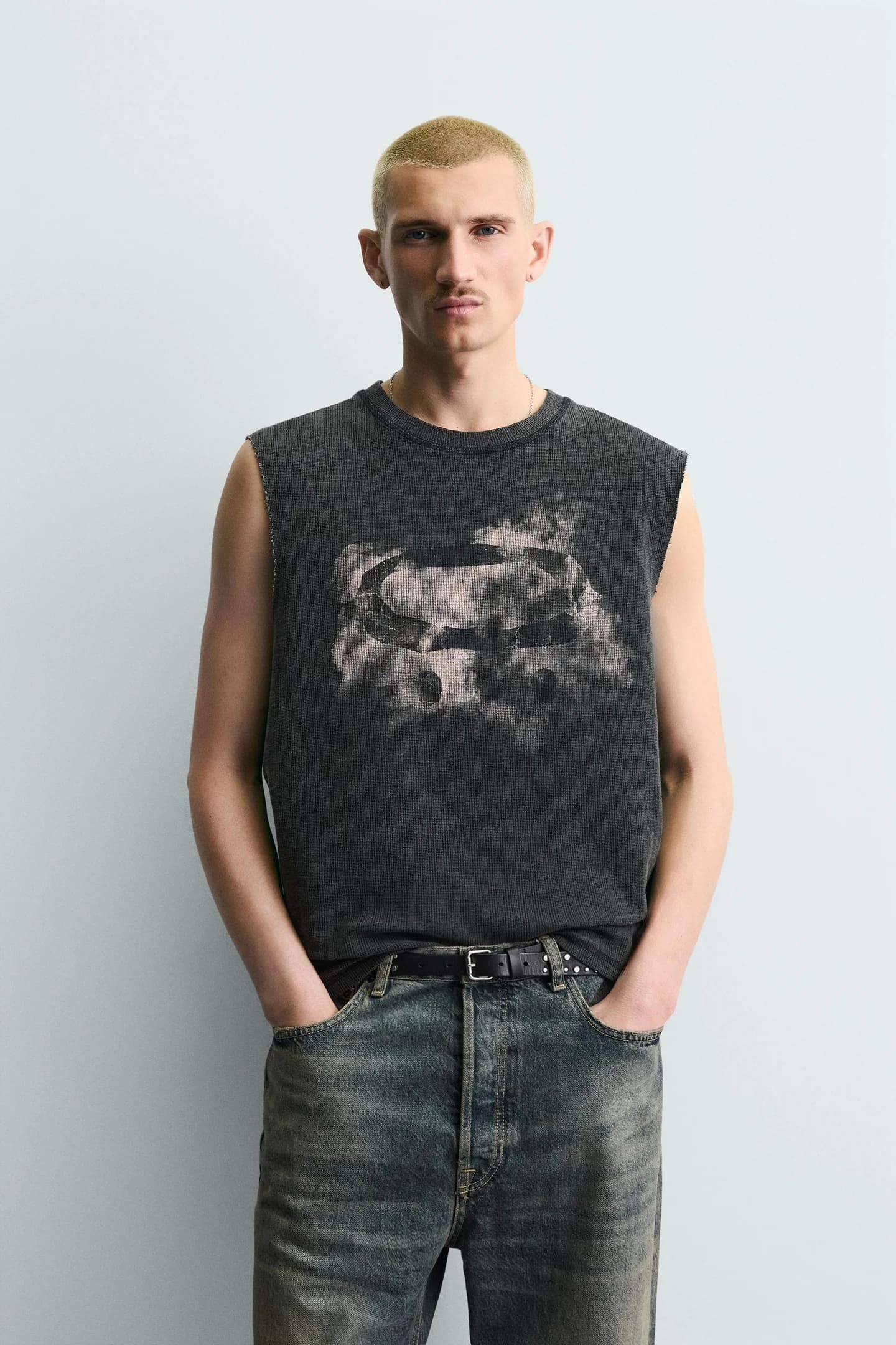 ТРИКОТАЖНЫЙ ТОП-МАЙКА С ПРИНТОМ