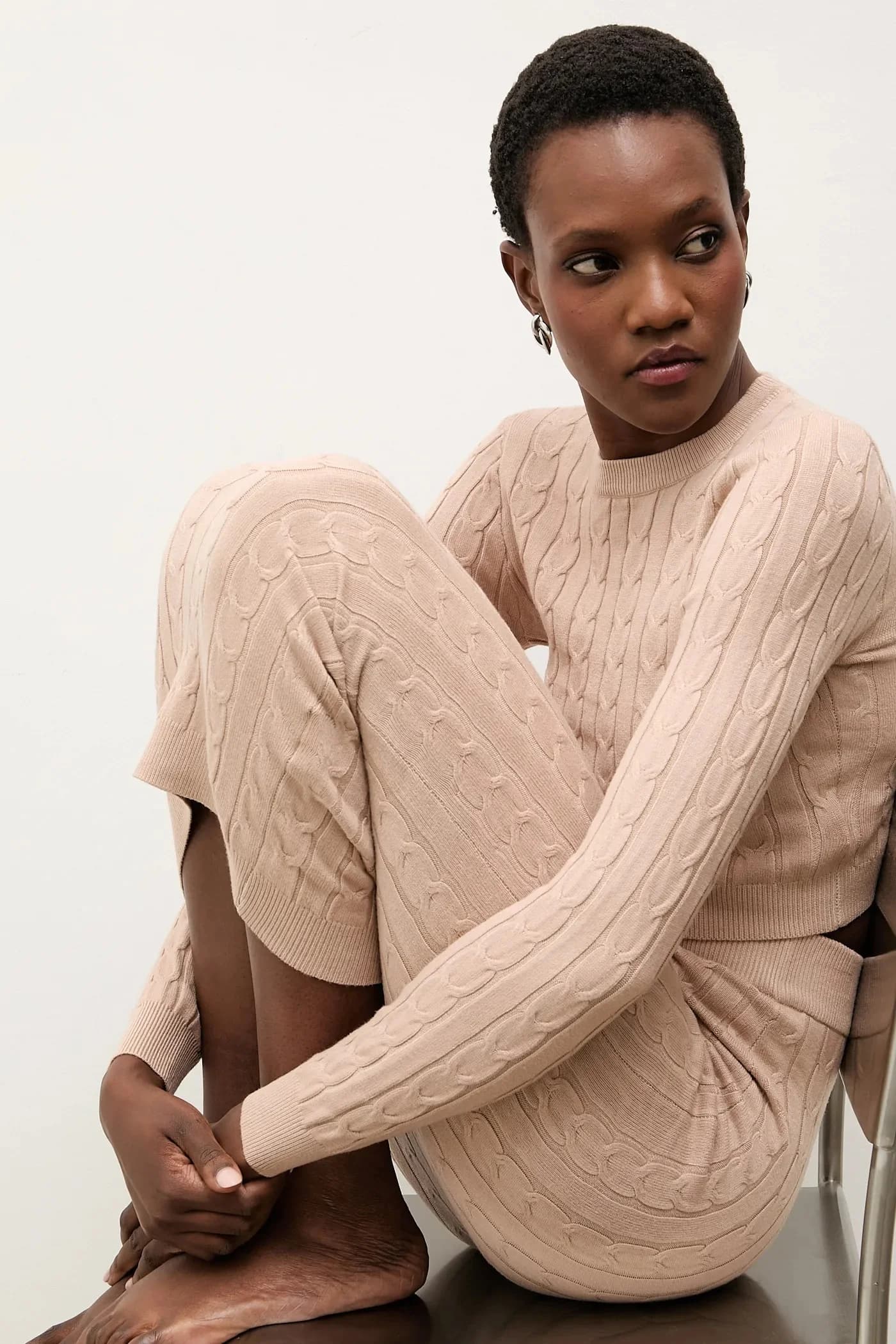 Свитер и юбка