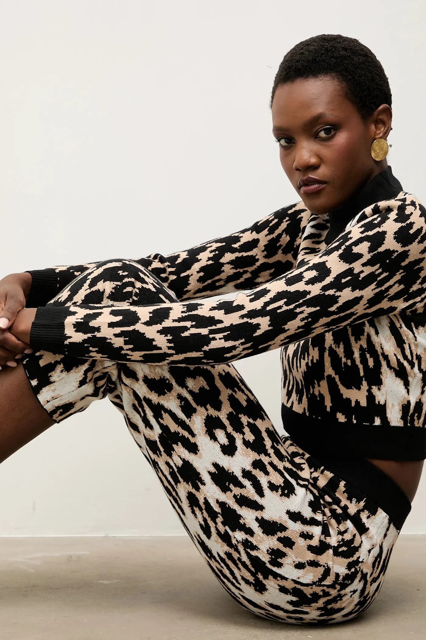 Свитер и юбка