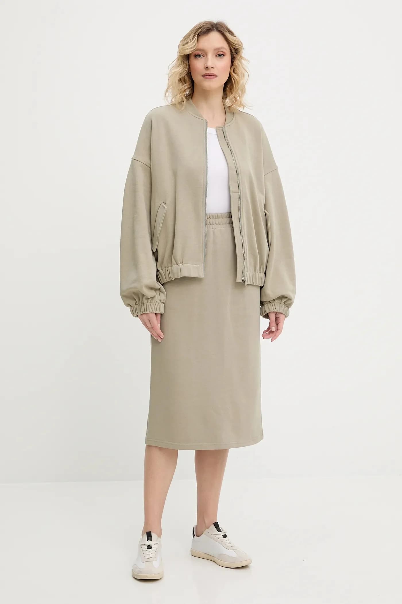 Комплект - блузка и юбка.