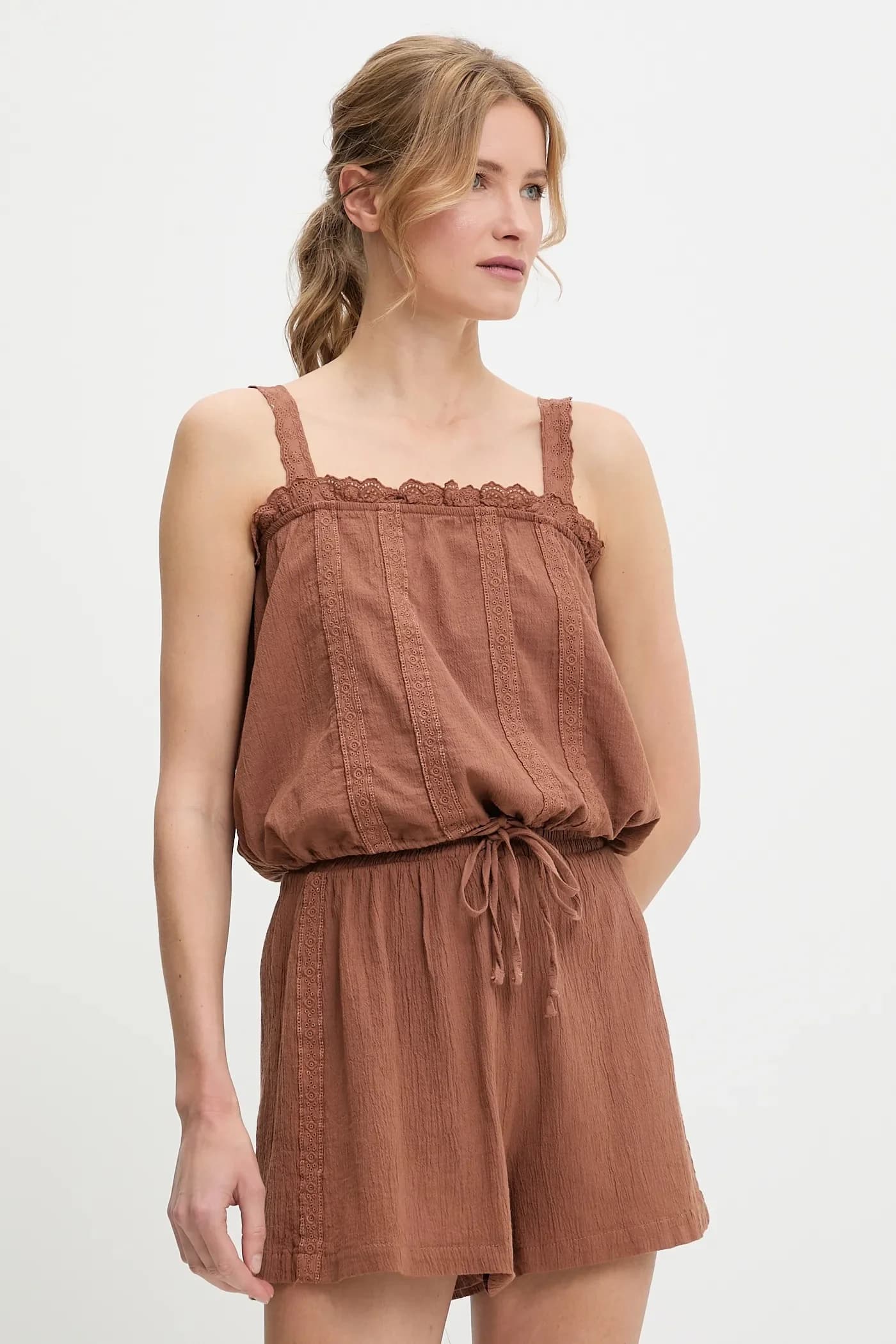 Хлопковая блузка и шорты