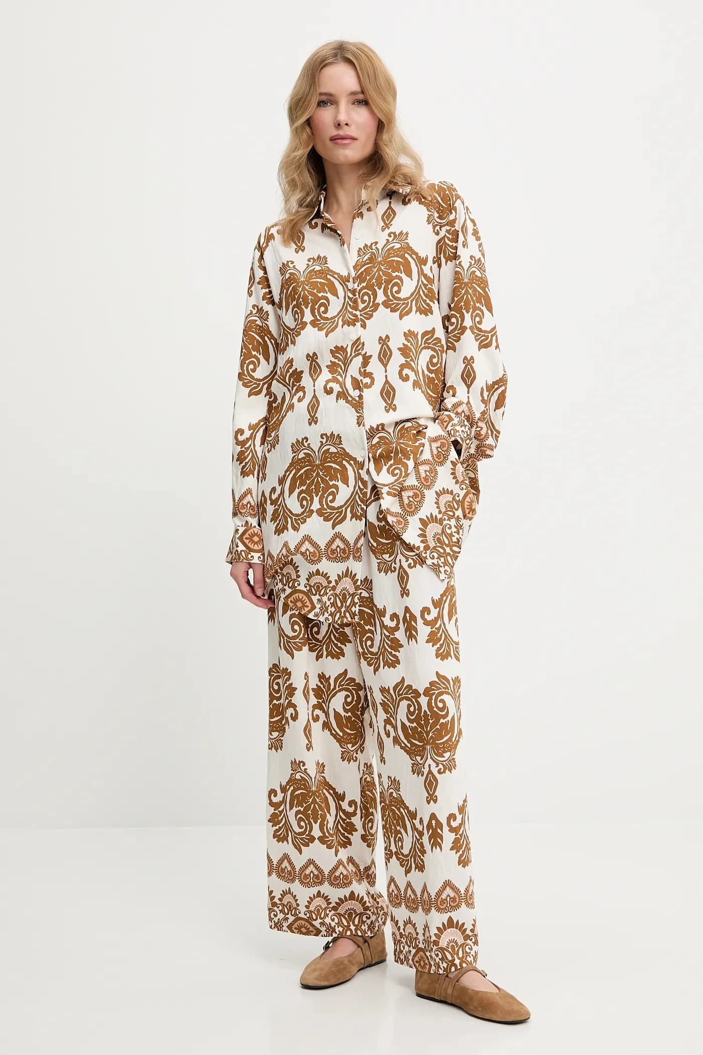 Рубашка и брюки