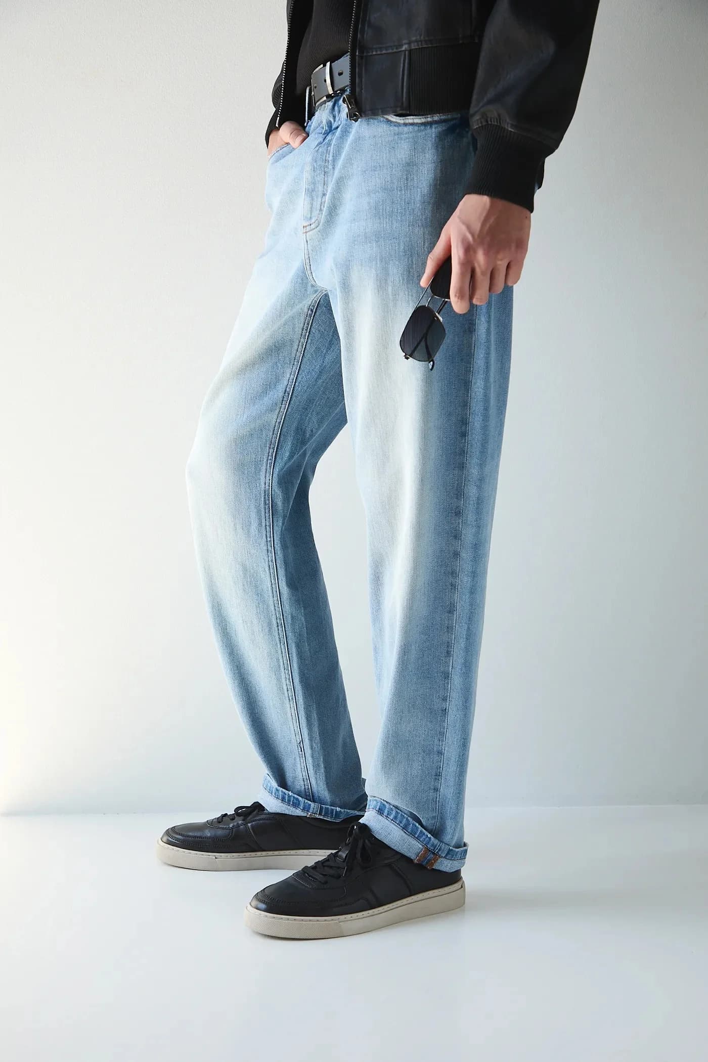 Кожаные кроссовки