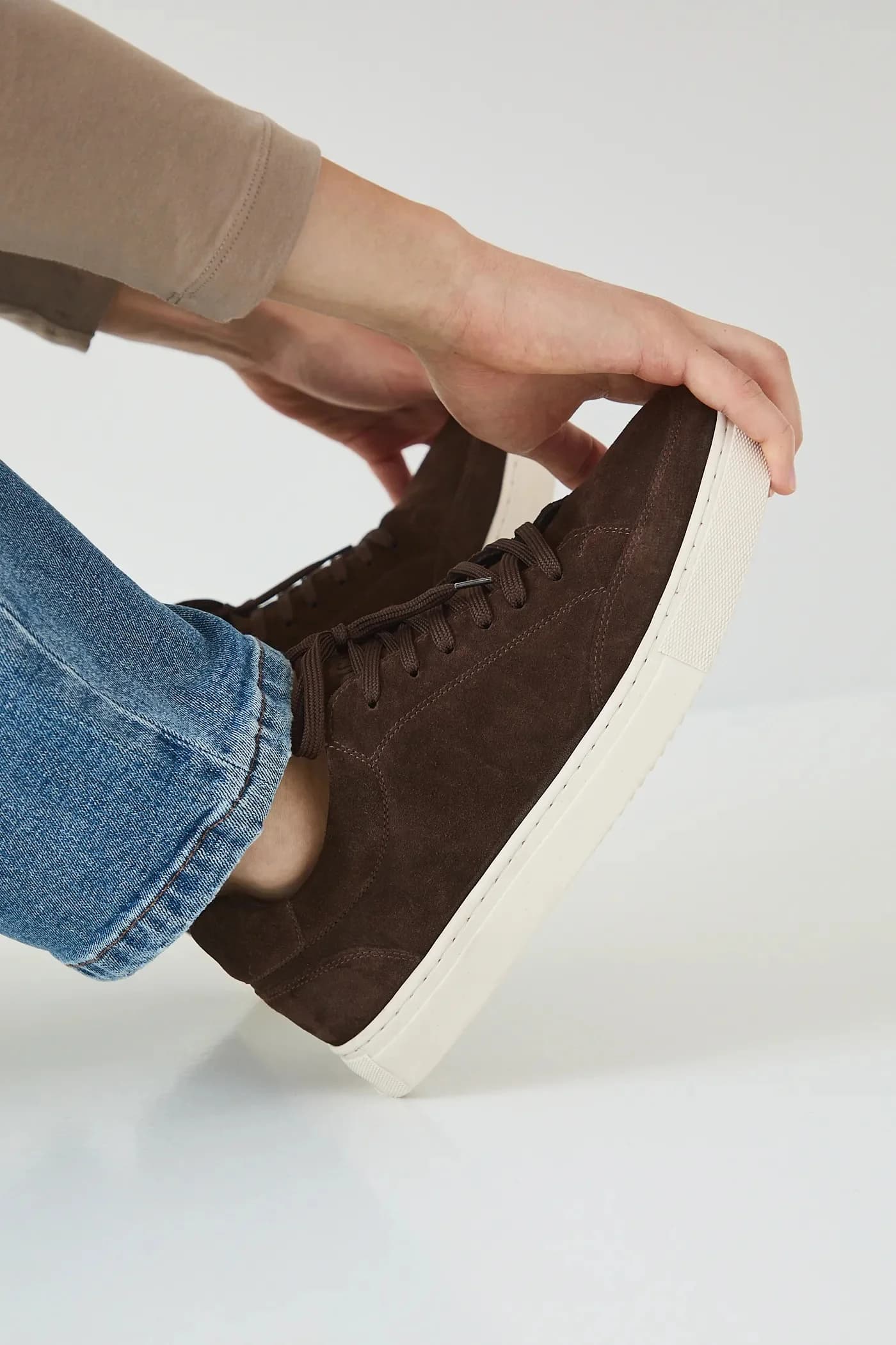 замшевые кроссовки