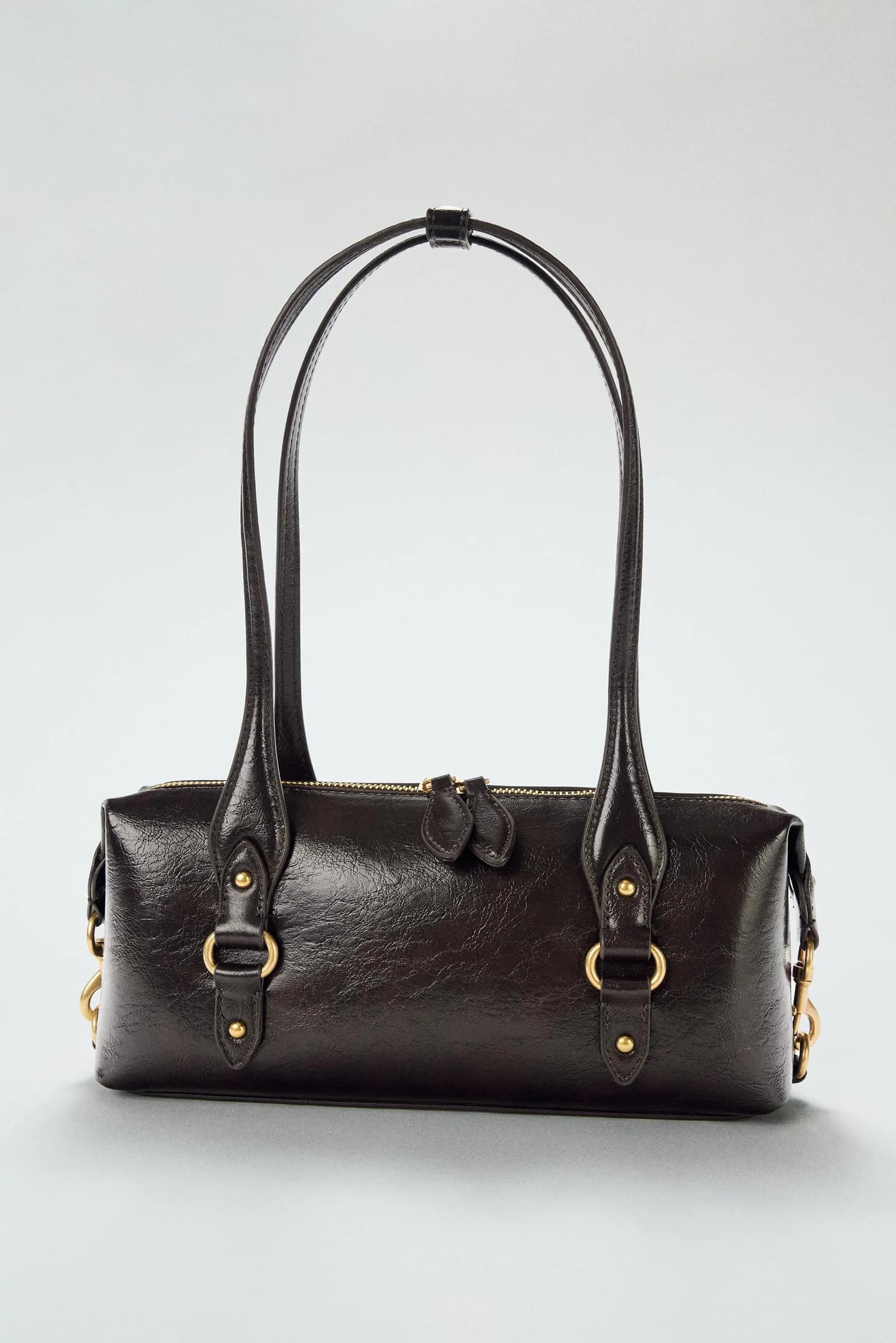 СУМКА НА РЕМНЕ С МЕТАЛЛИЧЕСКИМИ ДЕТАЛЯМИ