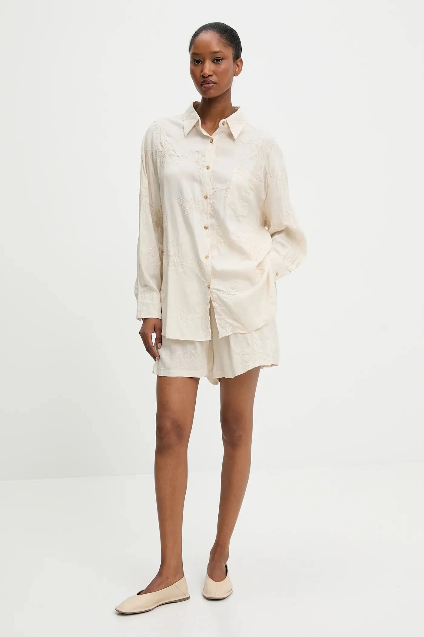 Льняная рубашка и шорты