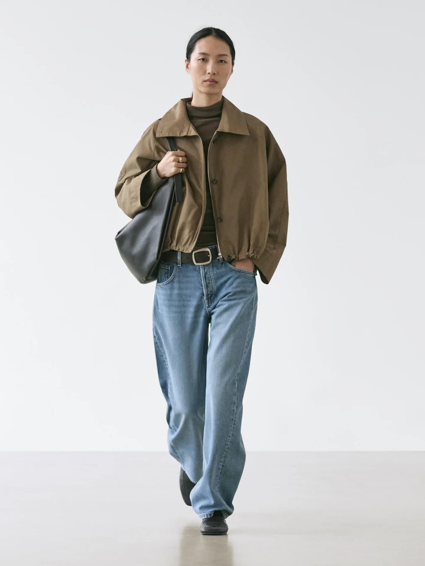 Бомбер с высоким воротником