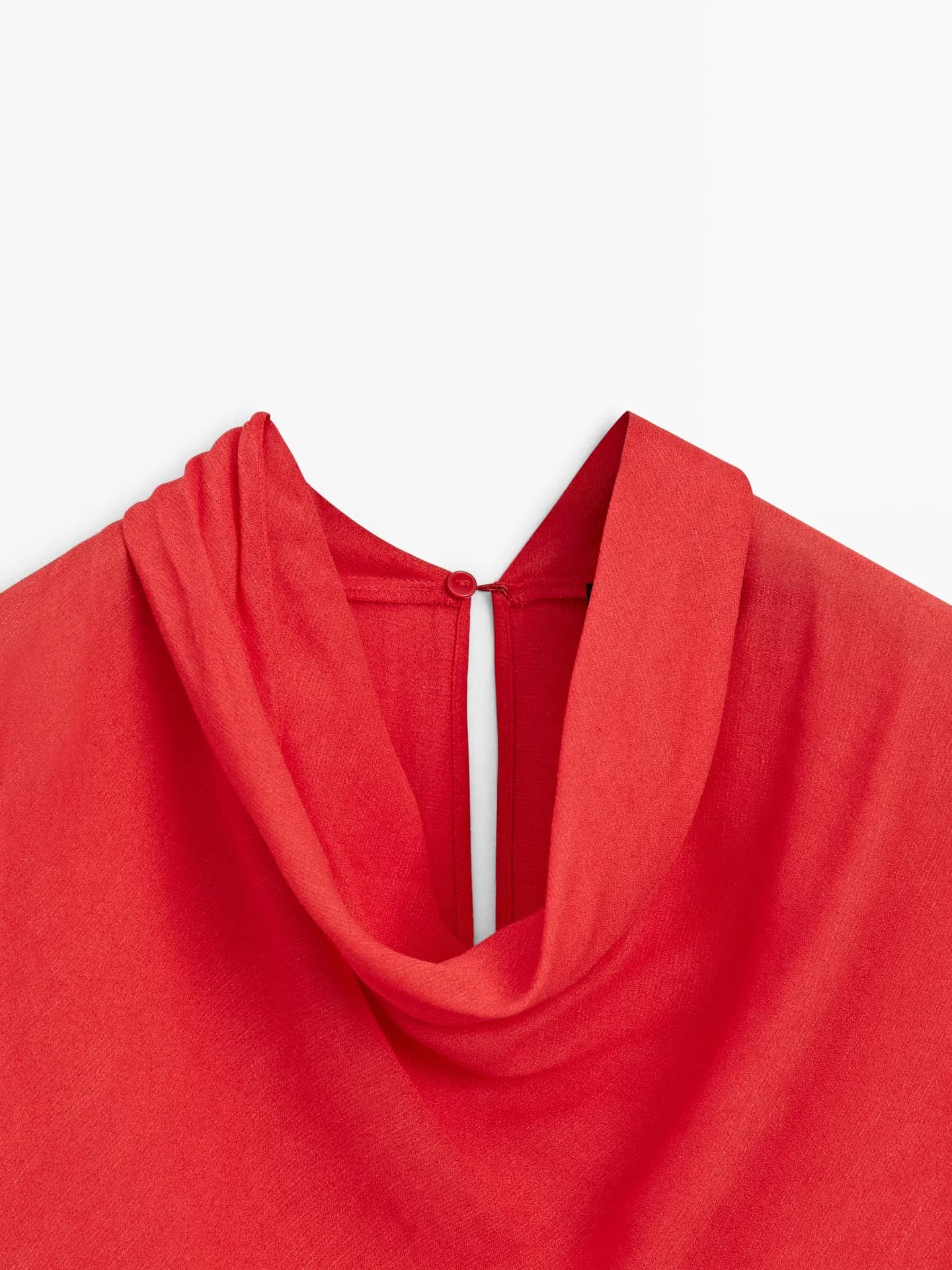 Свободная блузка с драпированным вырезом