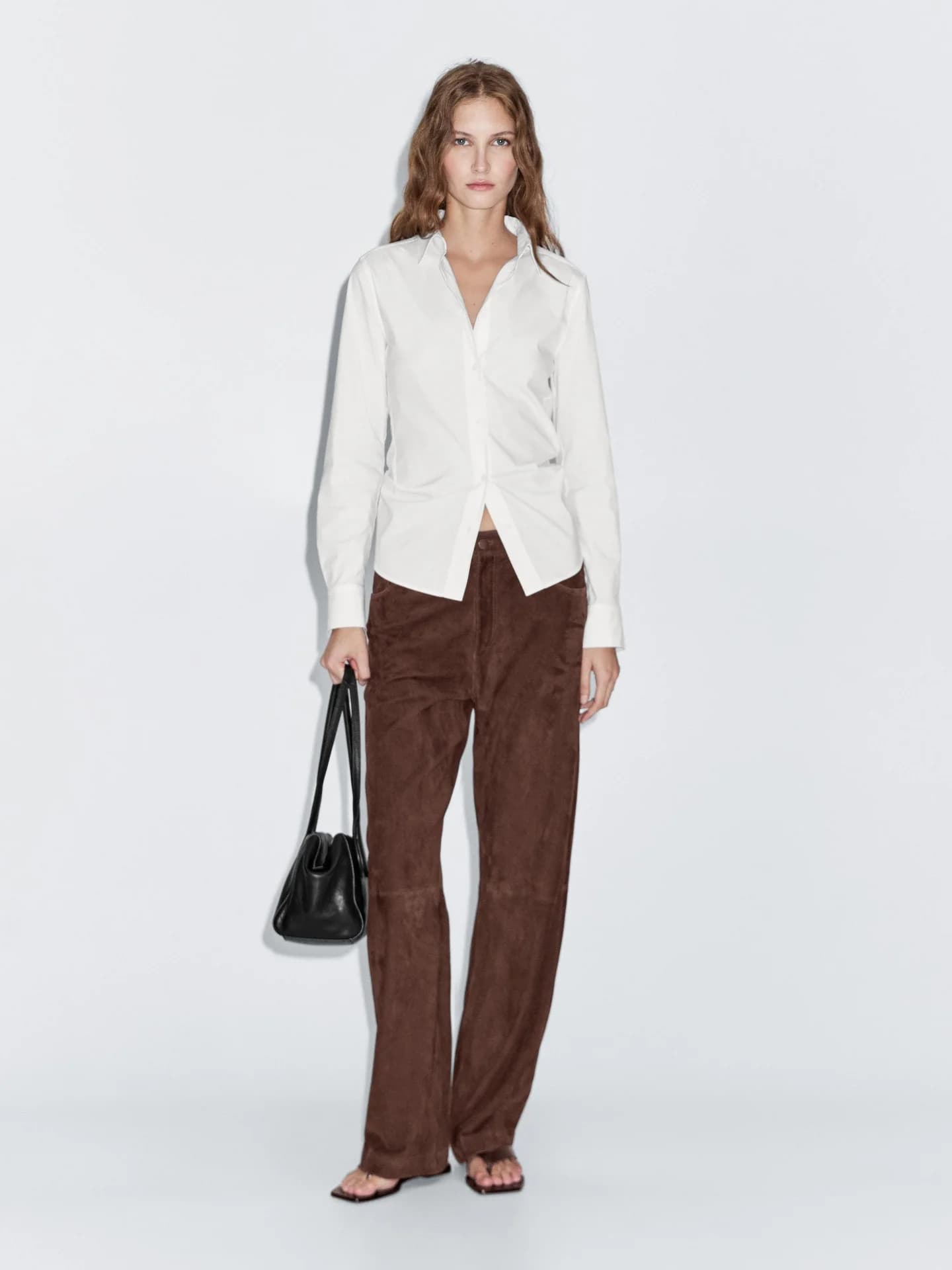 Эластичная рубашка из смесового хлопка.