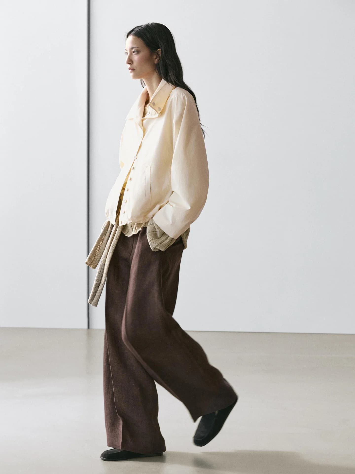 Свободные костюмные брюки из льна.