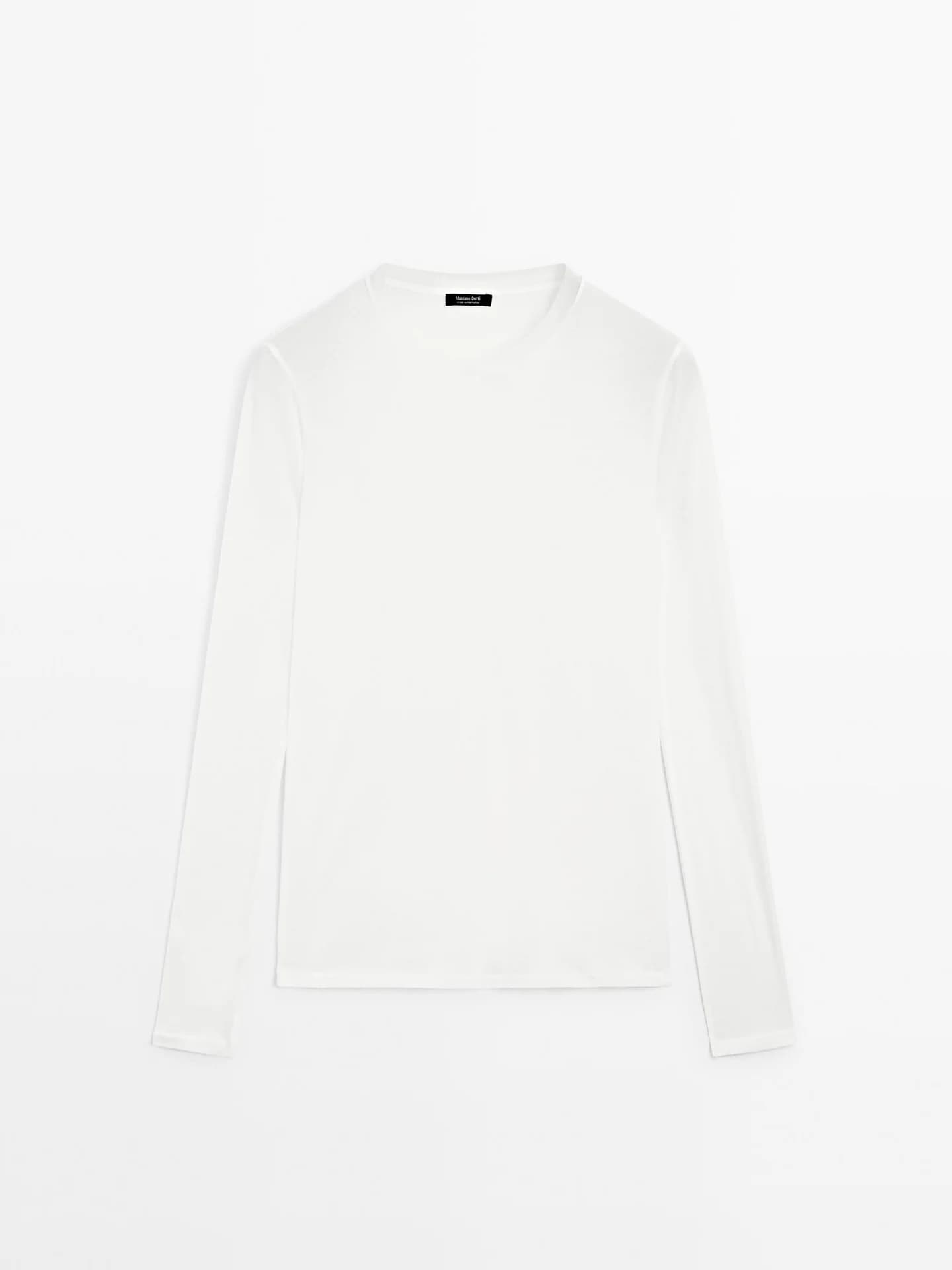 Прозрачная футболка из 100% хлопка с декоративным вырезом.