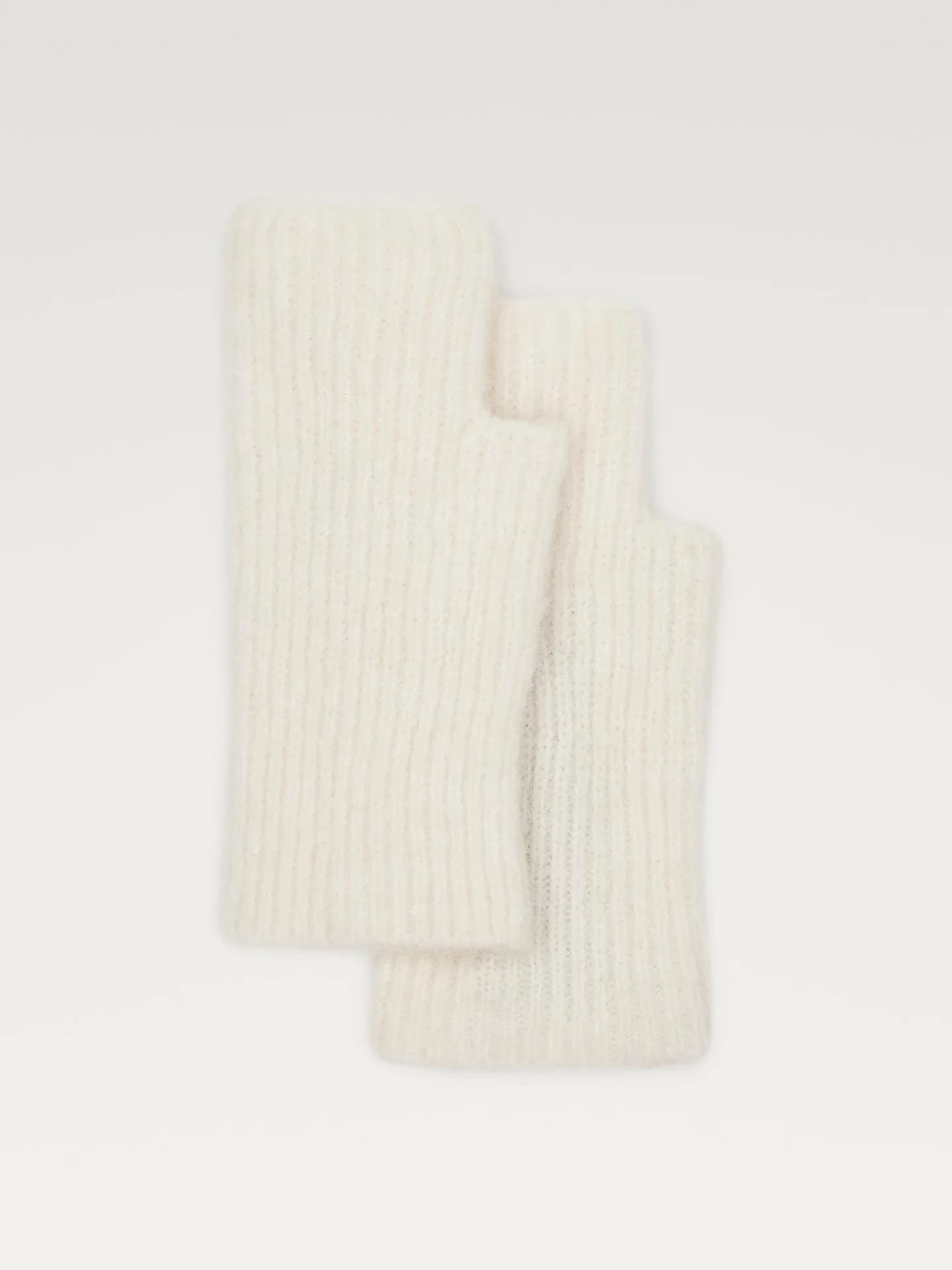 Варежки из смесовой шерсти альпаки.