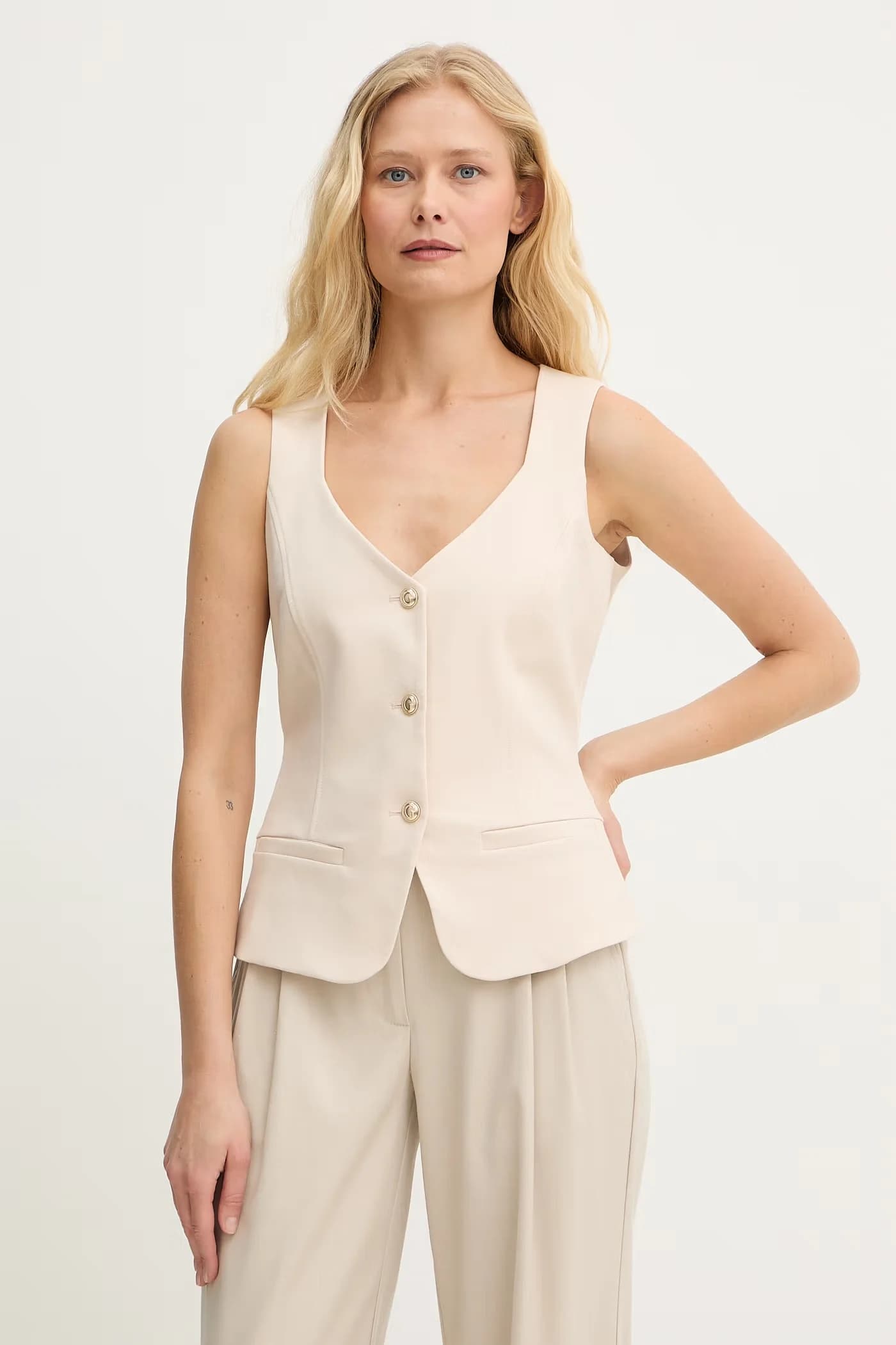 Женский жилет