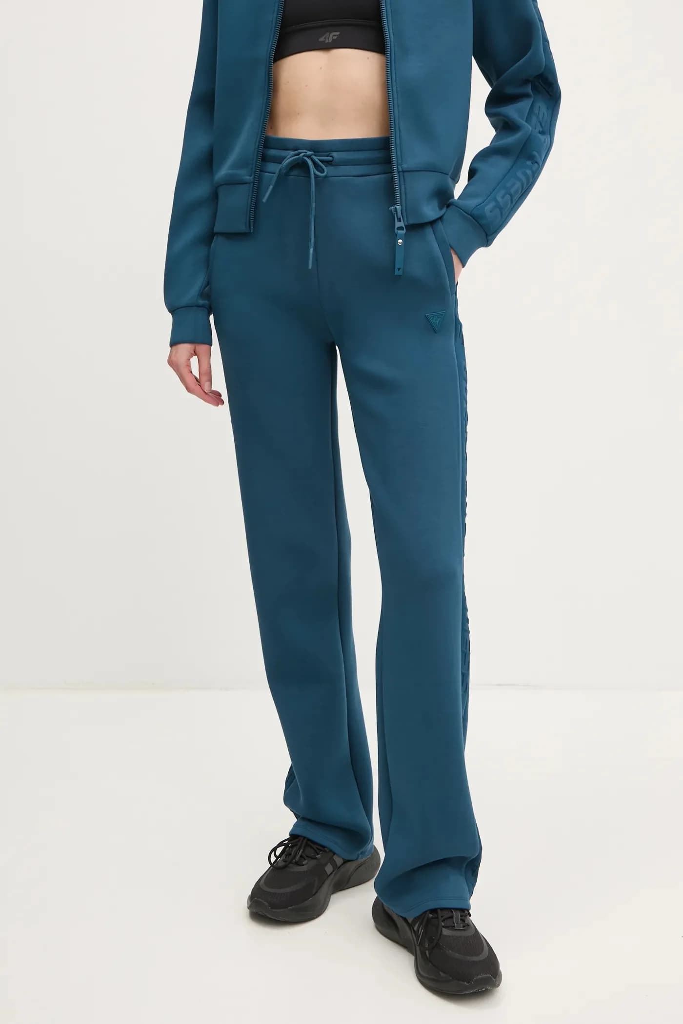 Спортивные штаны