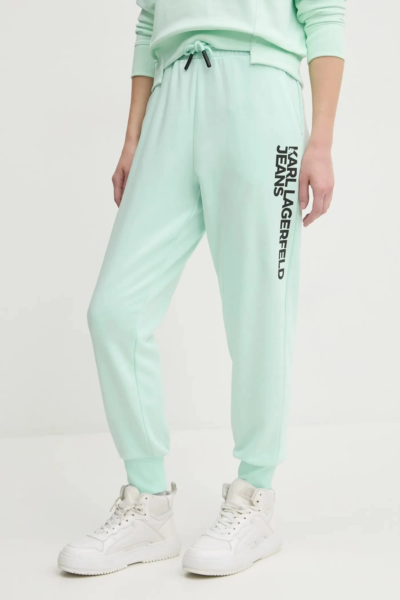 Спортивные штаны