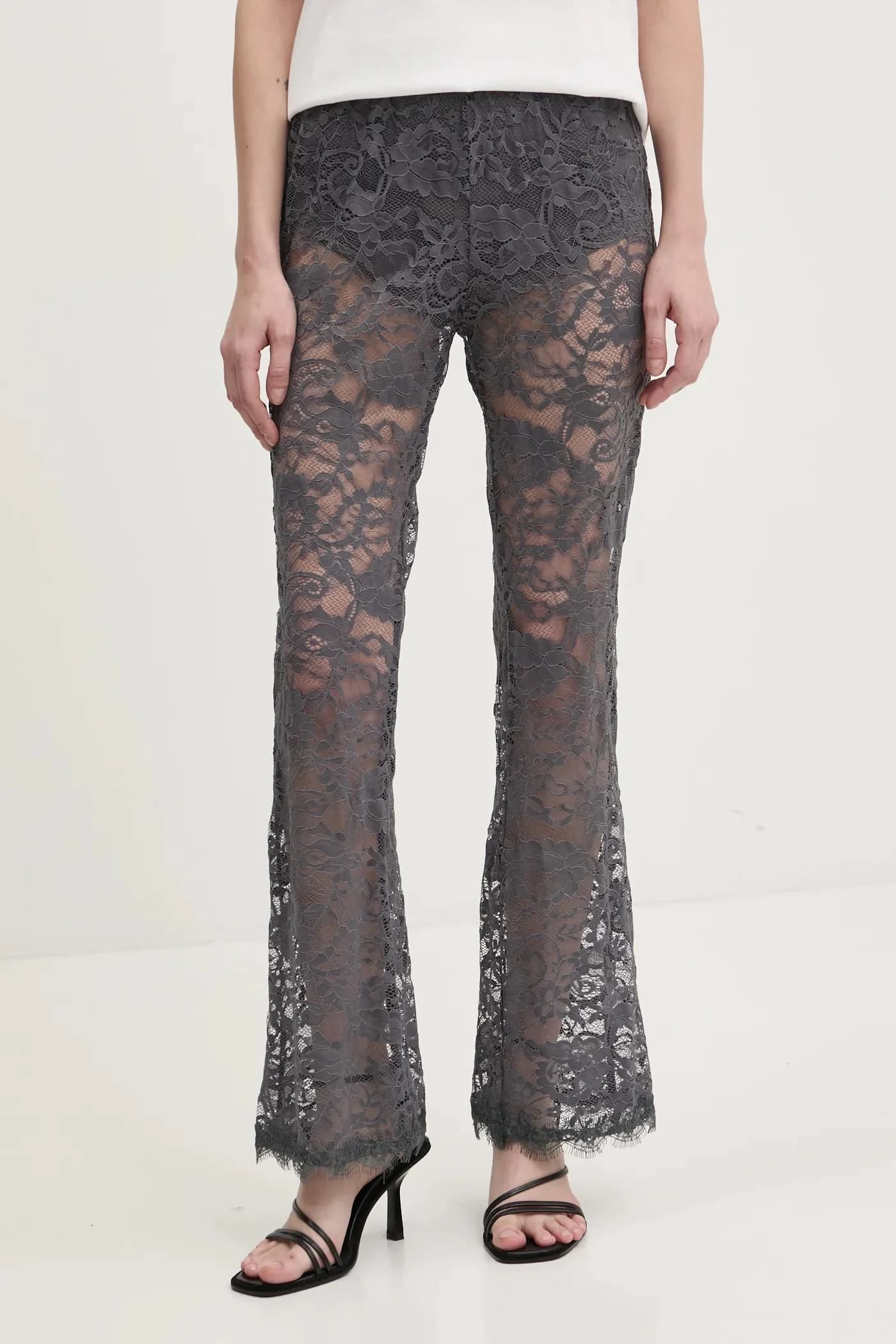 Темно-серые кружевные брюки