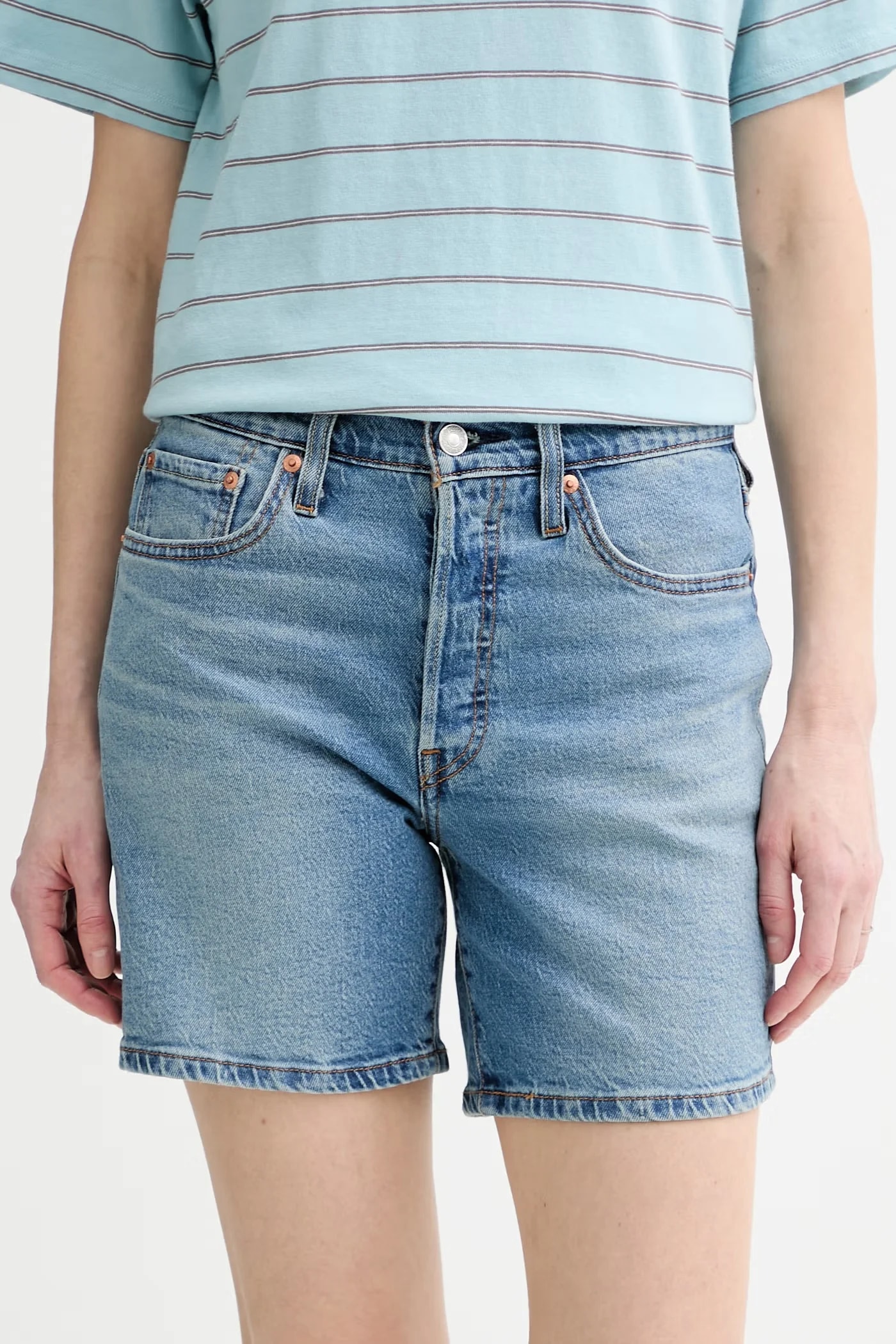 501® Женские джинсовые шорты MID THIGH