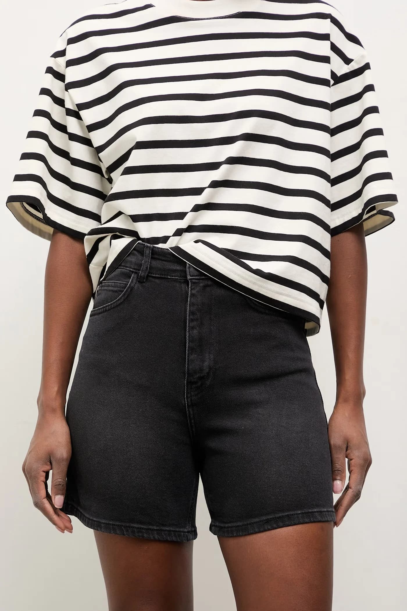 Джинсовые шорты