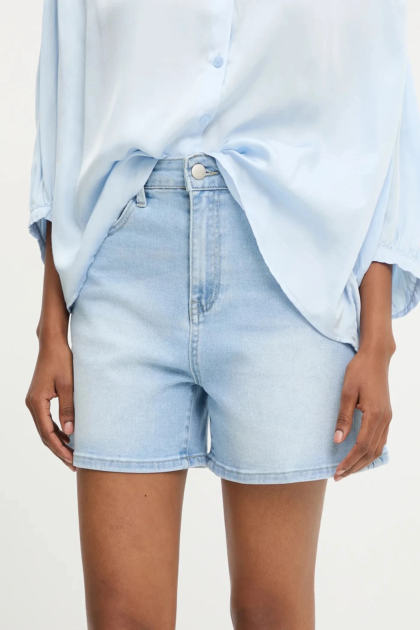 Джинсовые шорты