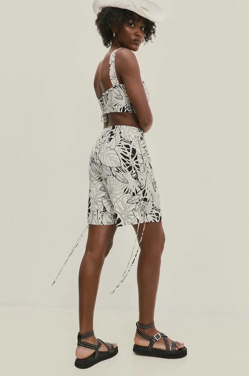 Льняные шорты