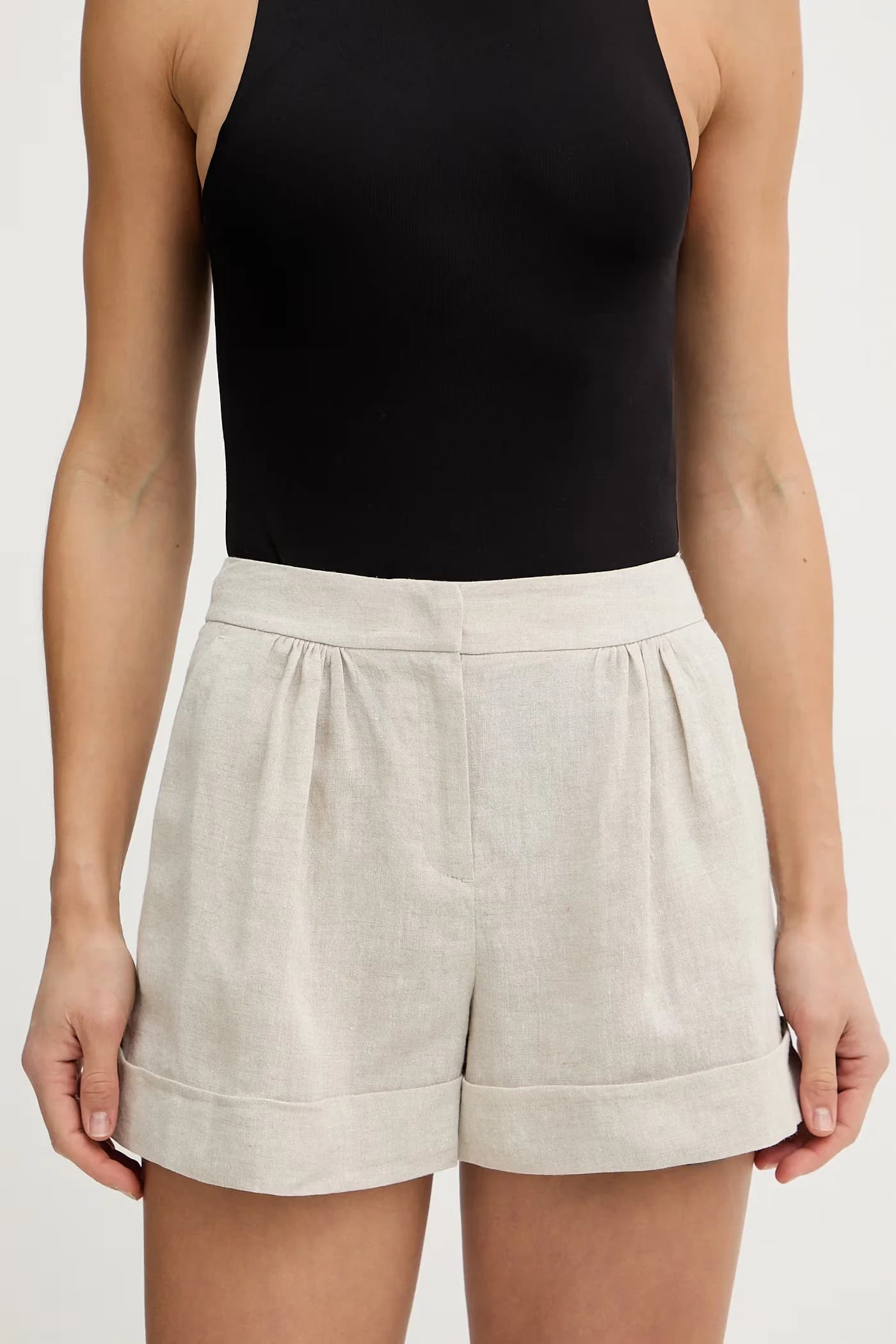 Шорты с льном