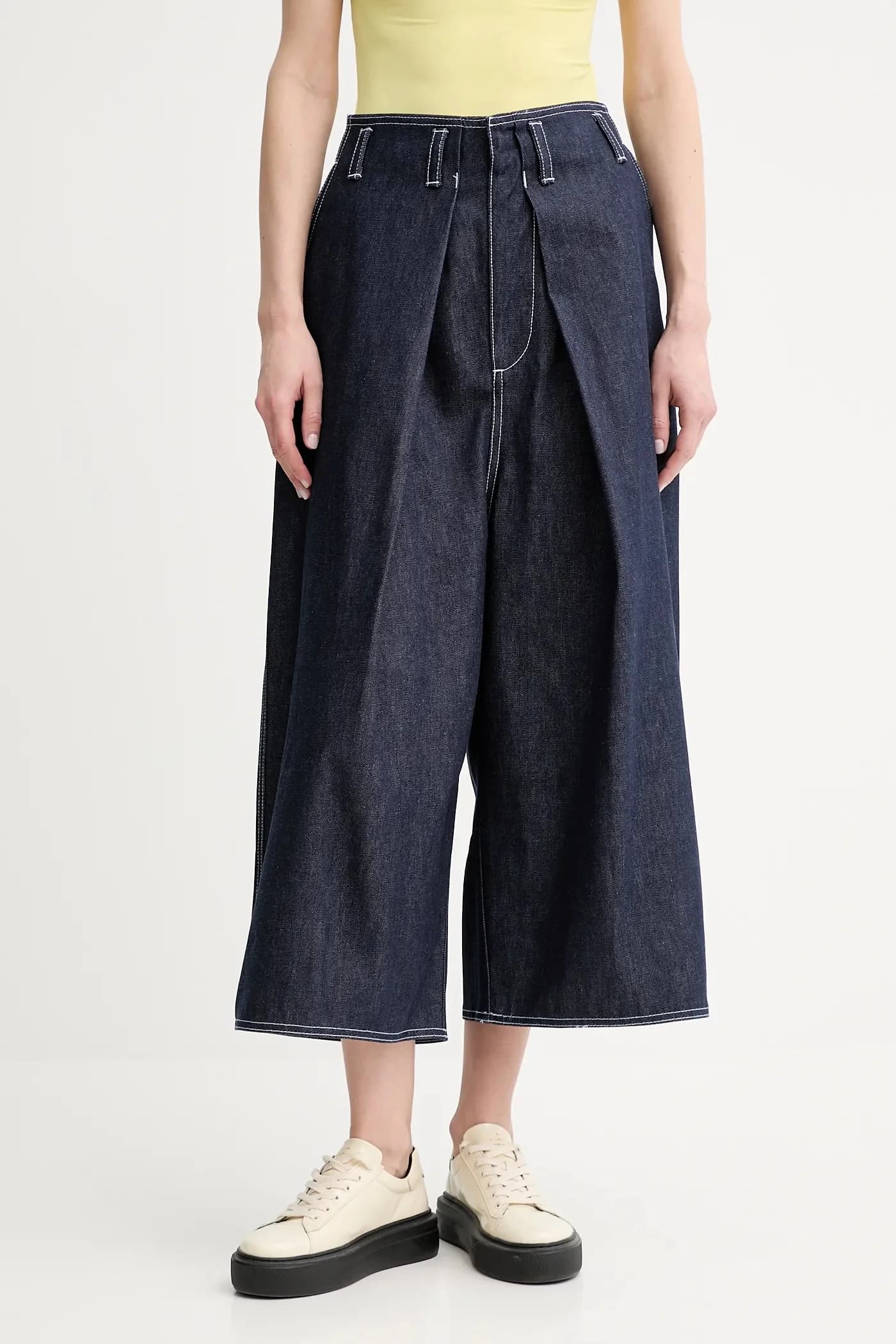 Джинсовые шорты