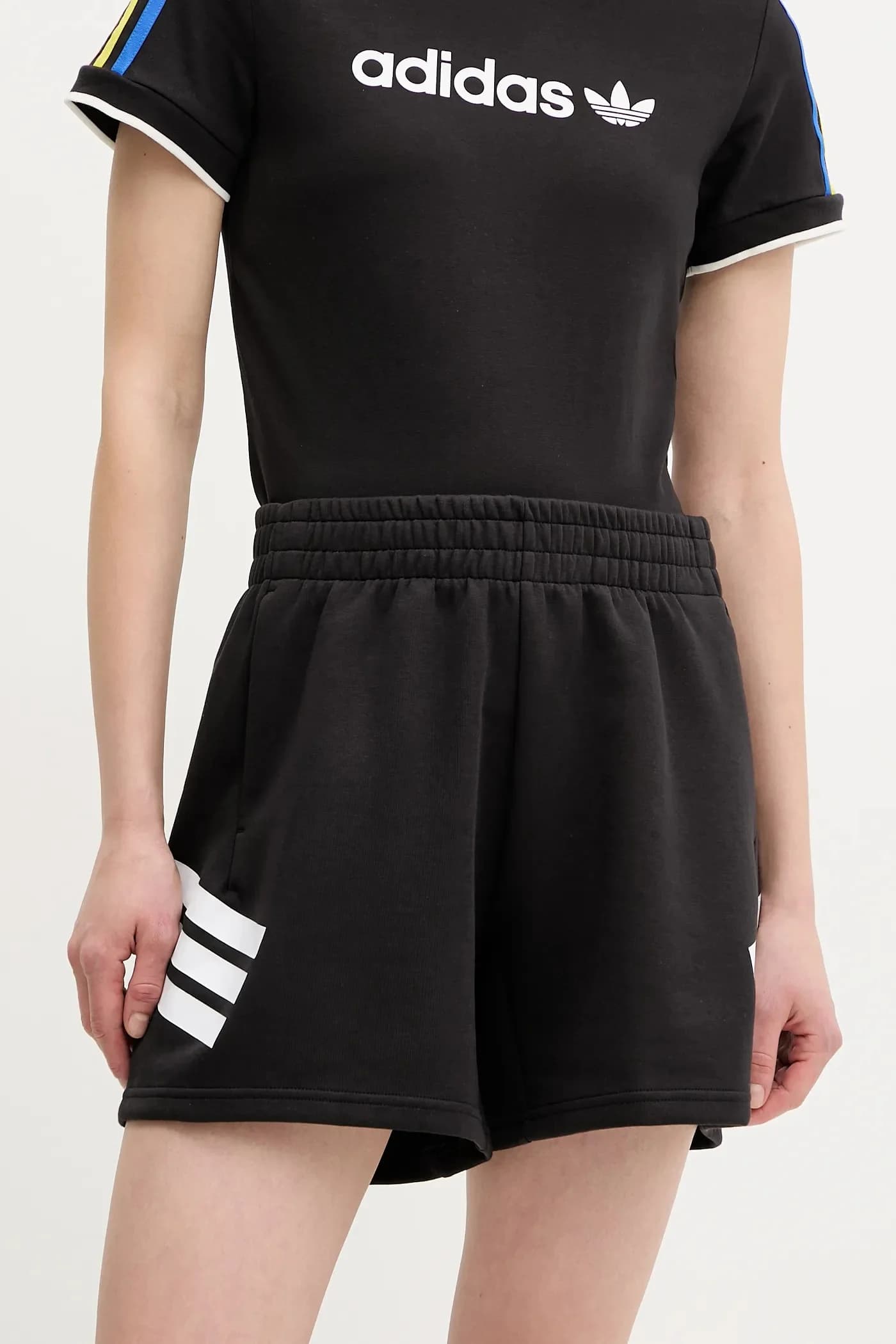 шорты Future Icons