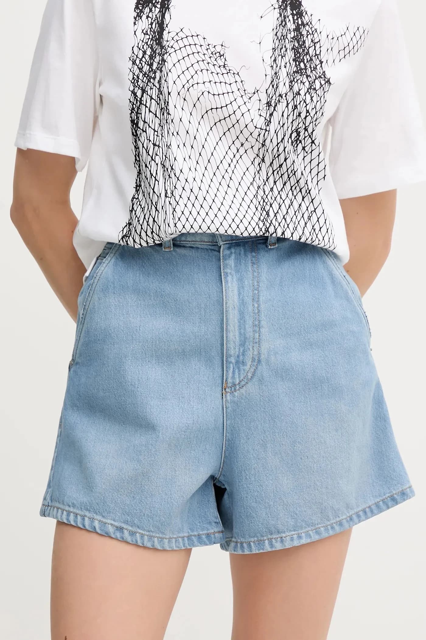 Джинсовые шорты