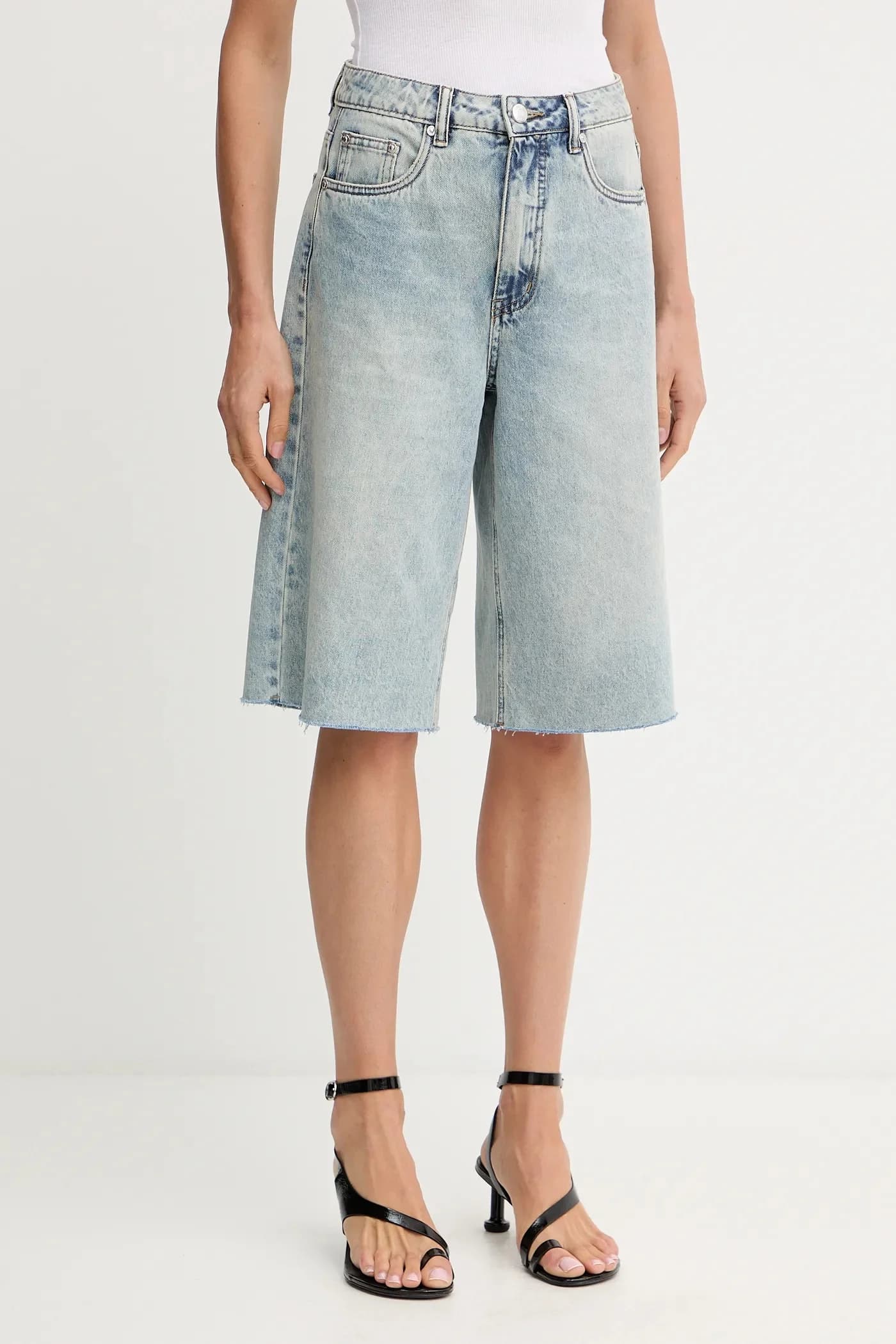 Джинсовые шорты