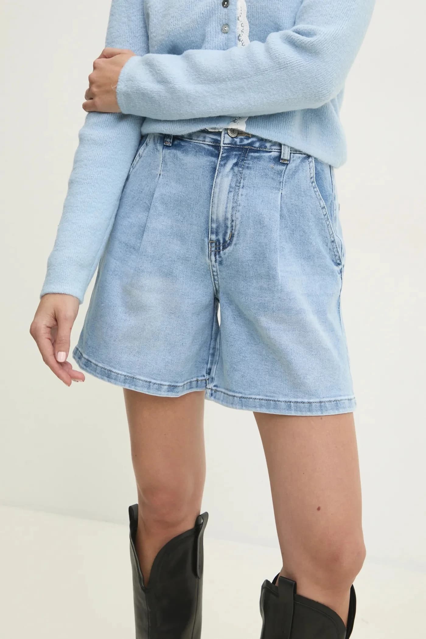 Джинсовые шорты