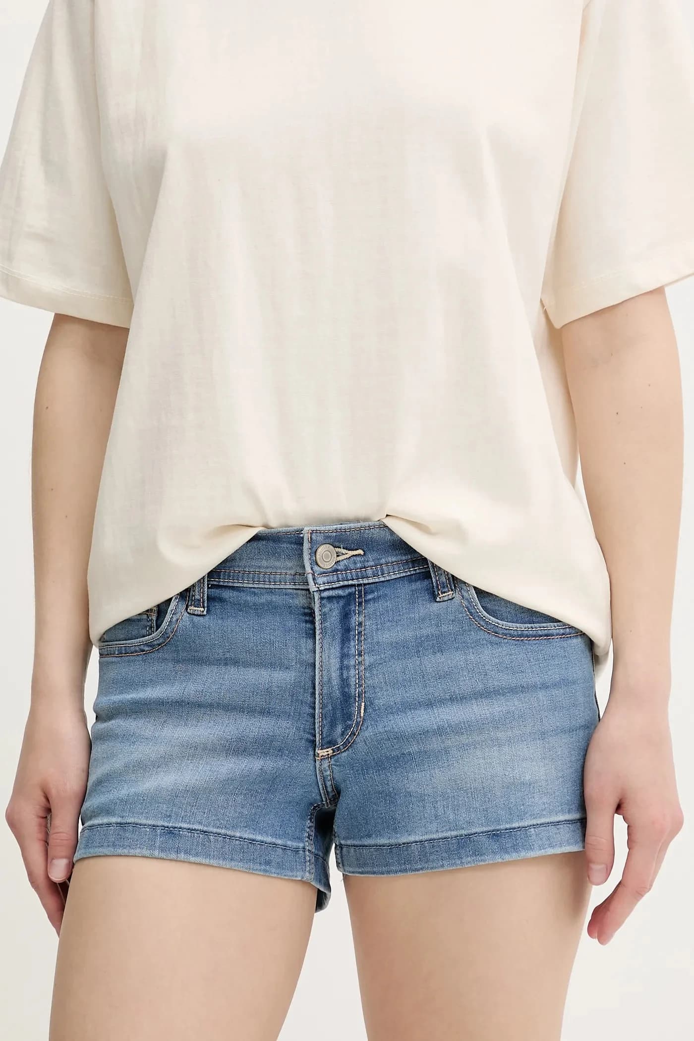 Джинсовые шорты