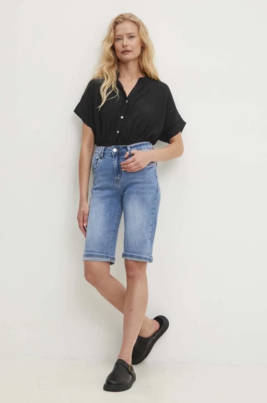 Джинсовые шорты