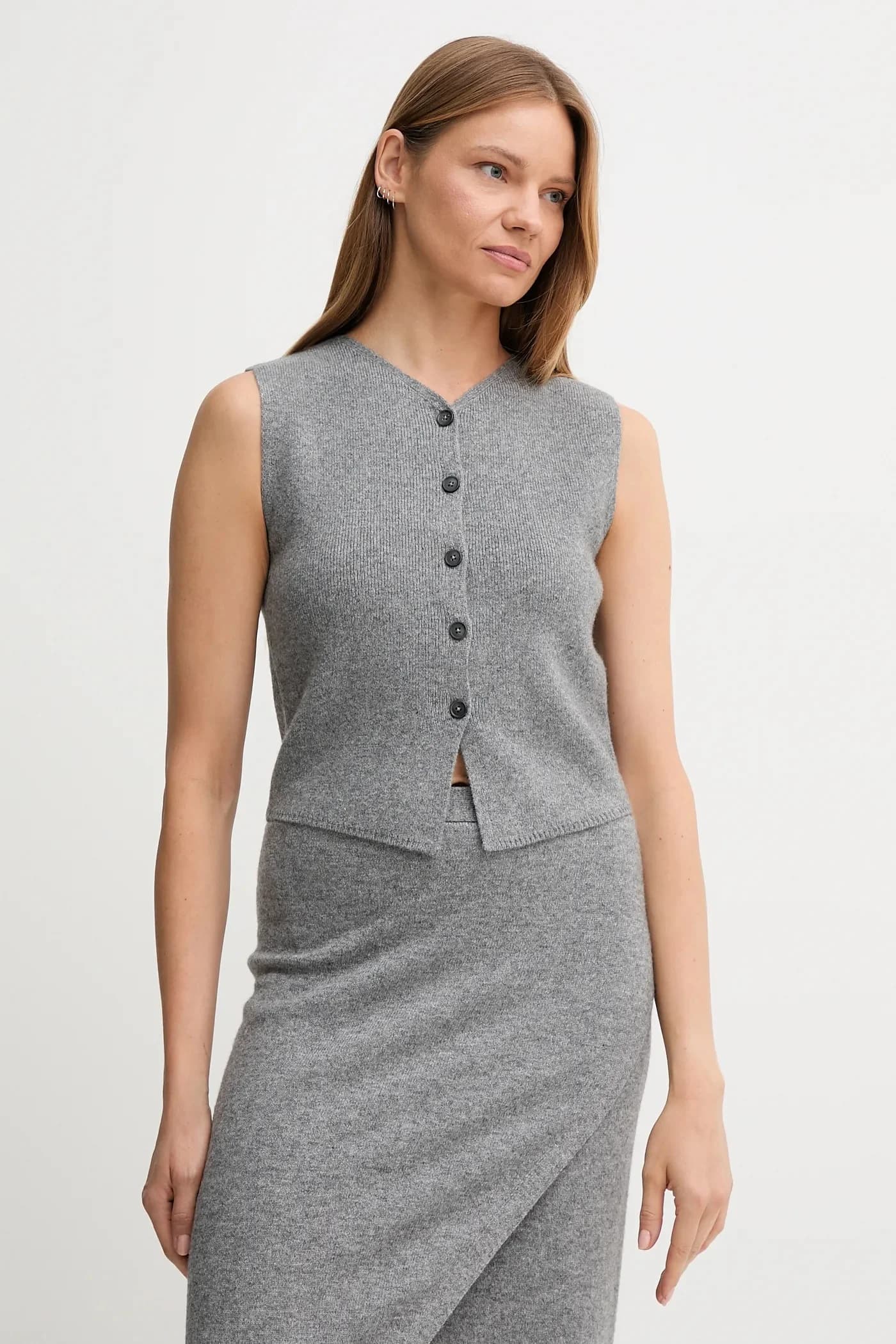 Шерстяной жилет