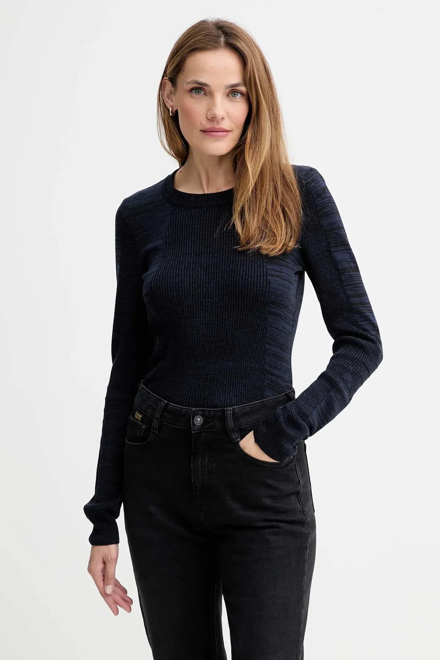 Узкий свитер байкерской 3D-вязки