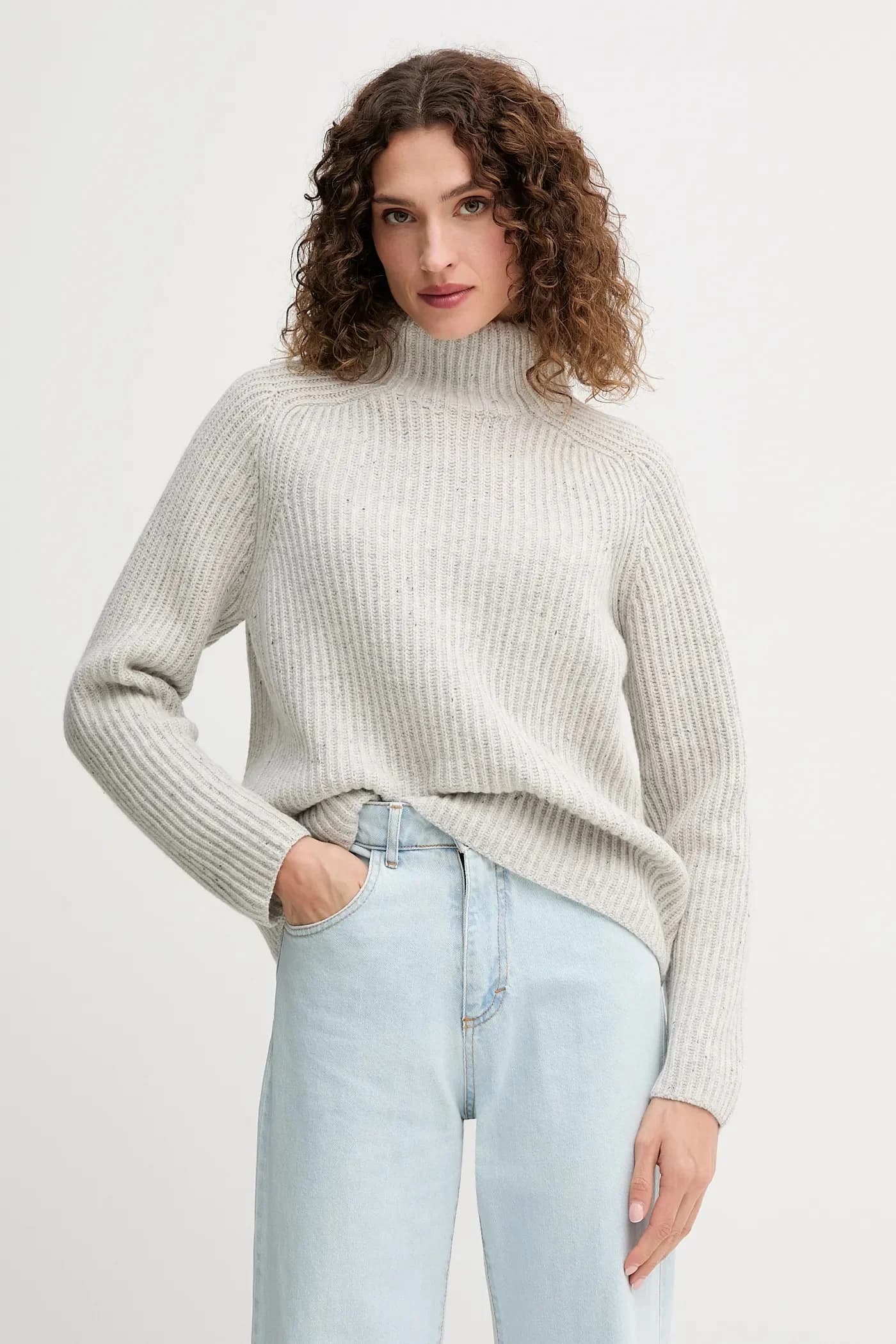 Шерстяной свитер