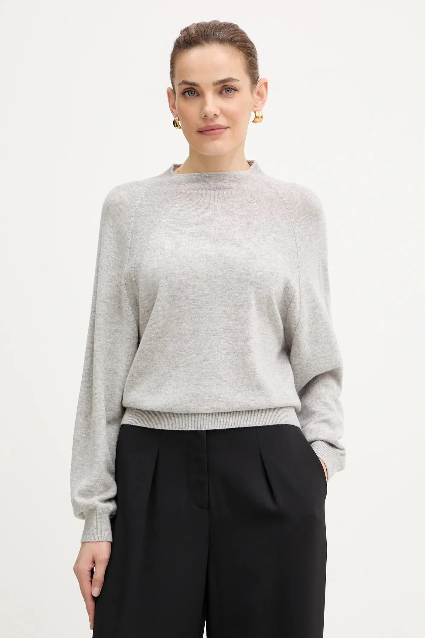 Шерстяной свитер