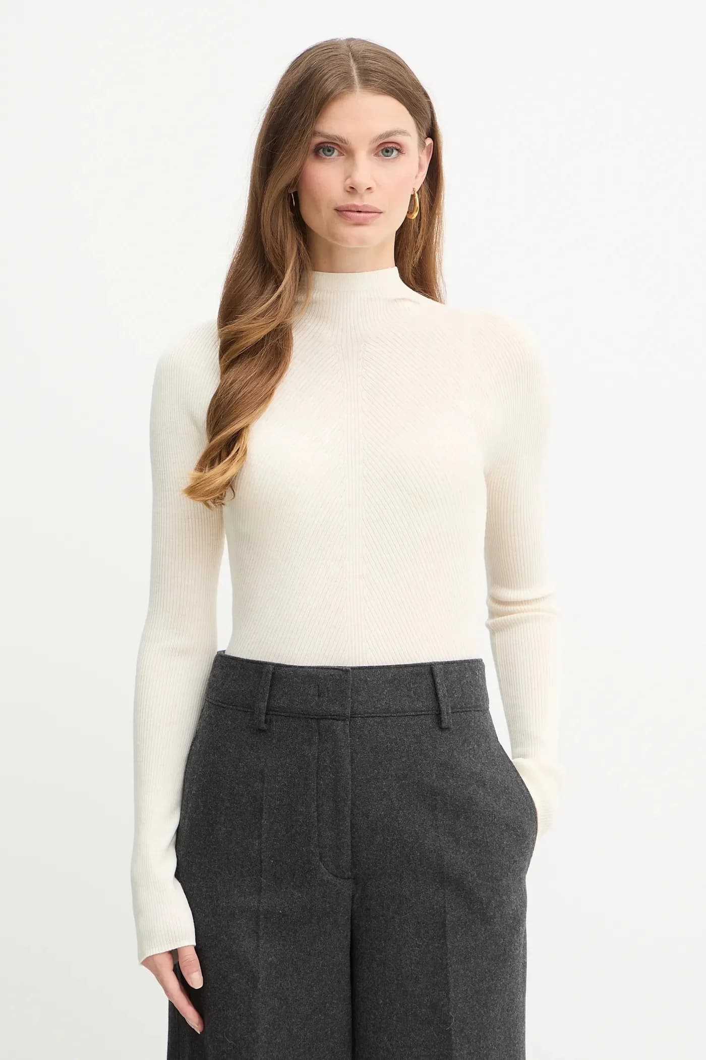 шерстяной свитер Foliora