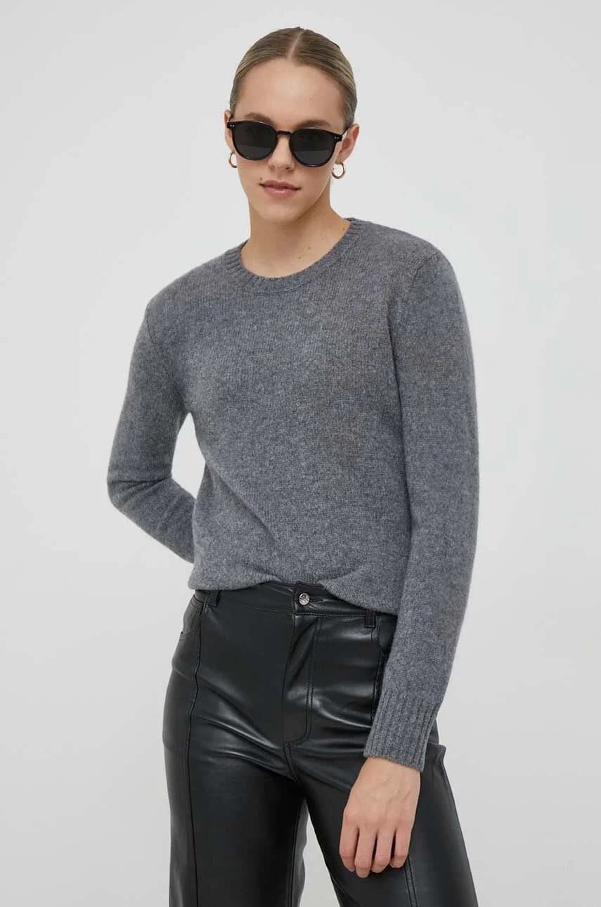 Шерстяной свитер