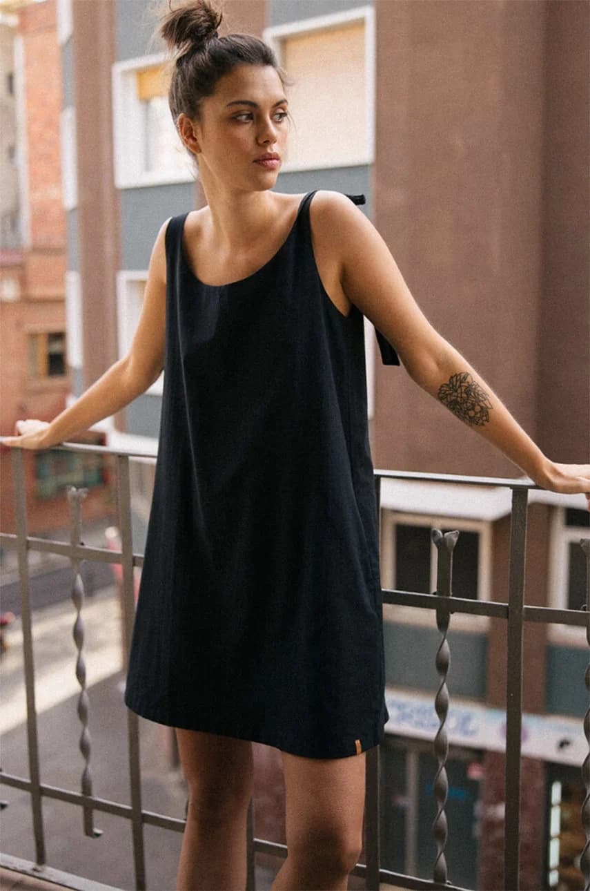 Платье MUUV с открытой спиной и бантом