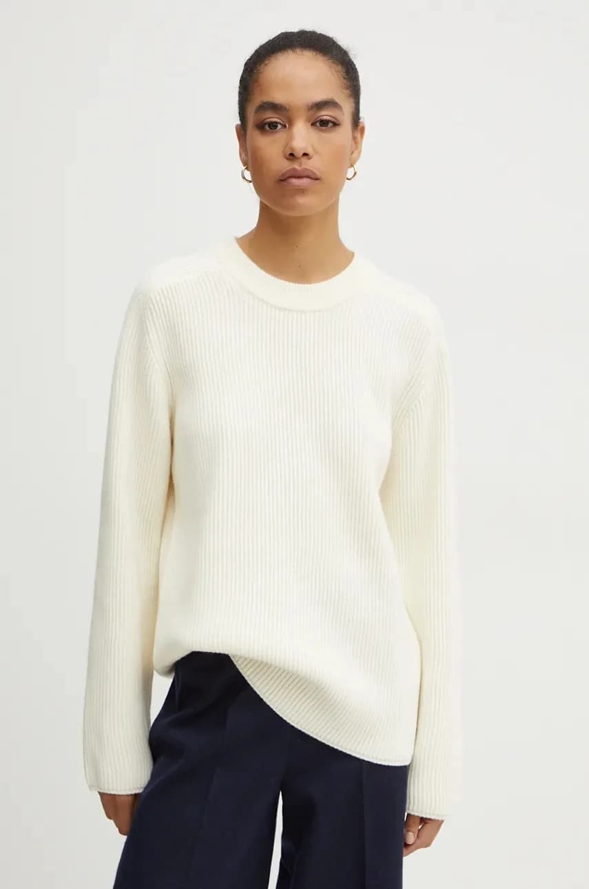 Шерстяной свитер