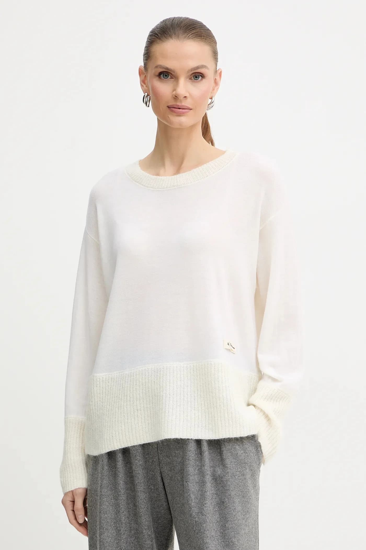 Шерстяной свитер