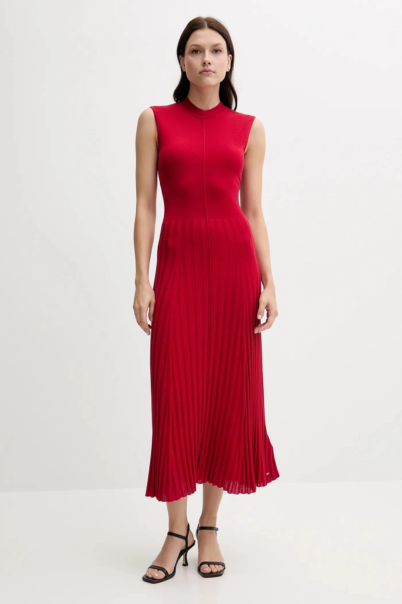 Платье с оттенком шелка