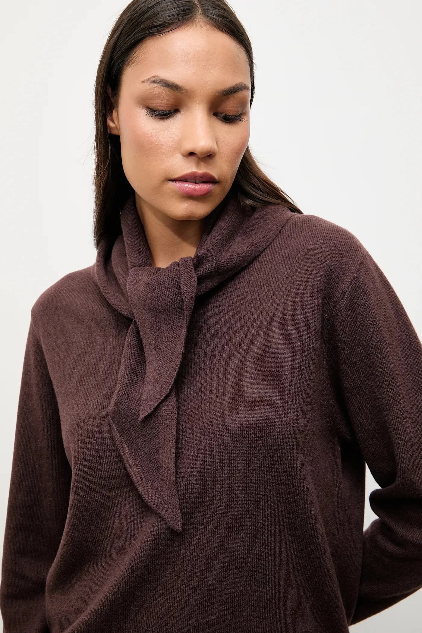 Свитер из мериносовой шерсти с шарфом