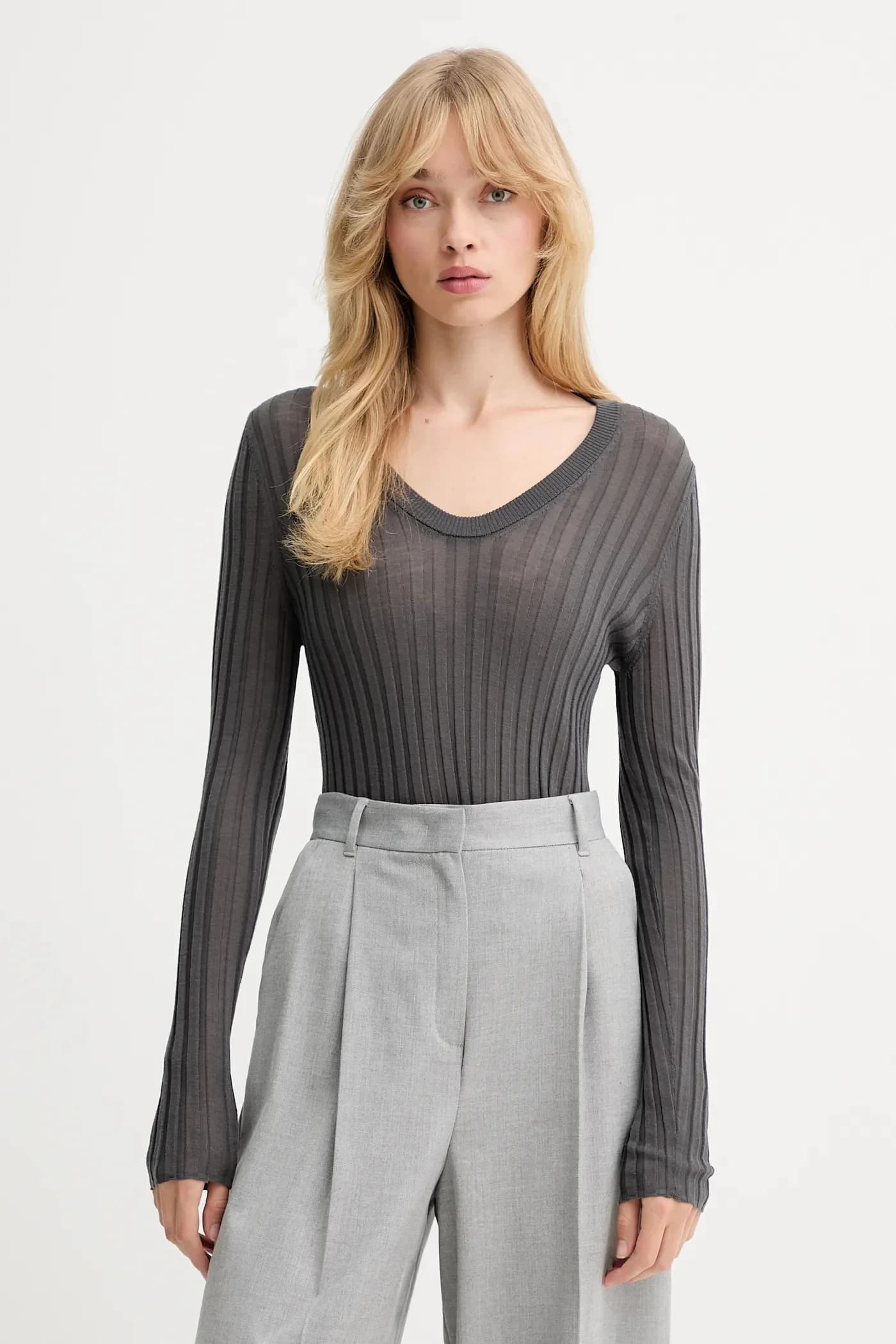 Шерстяной свитер